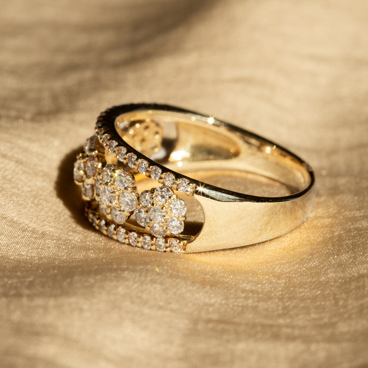 18K Yellow Gold 1 Carat Diamond Flower Band - Queen May