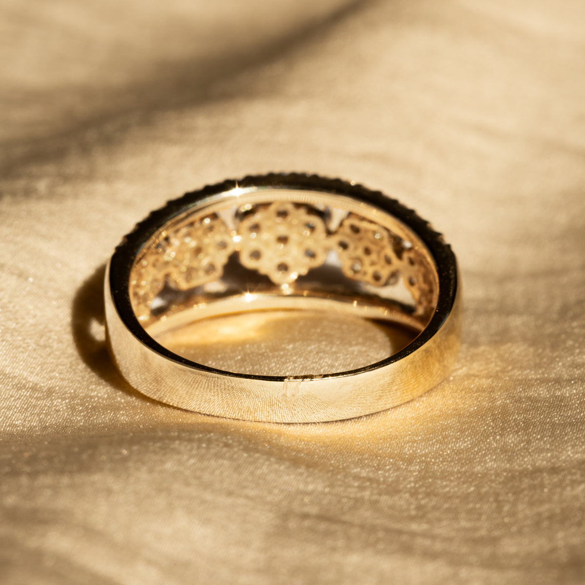18K Yellow Gold 1 Carat Diamond Flower Band - Queen May