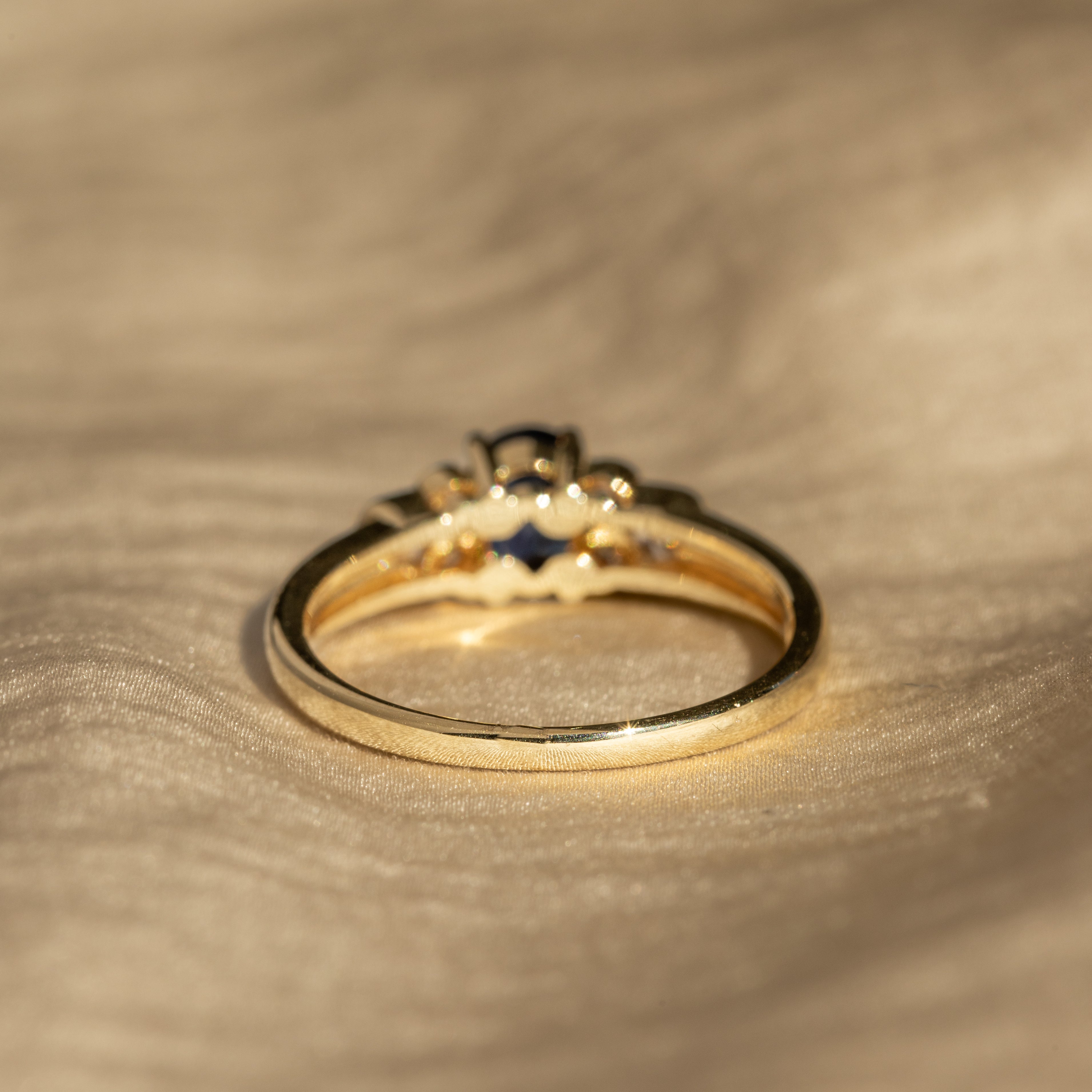 0.88 Carat Oval Natural Sapphire Diamond Ring - Queen May