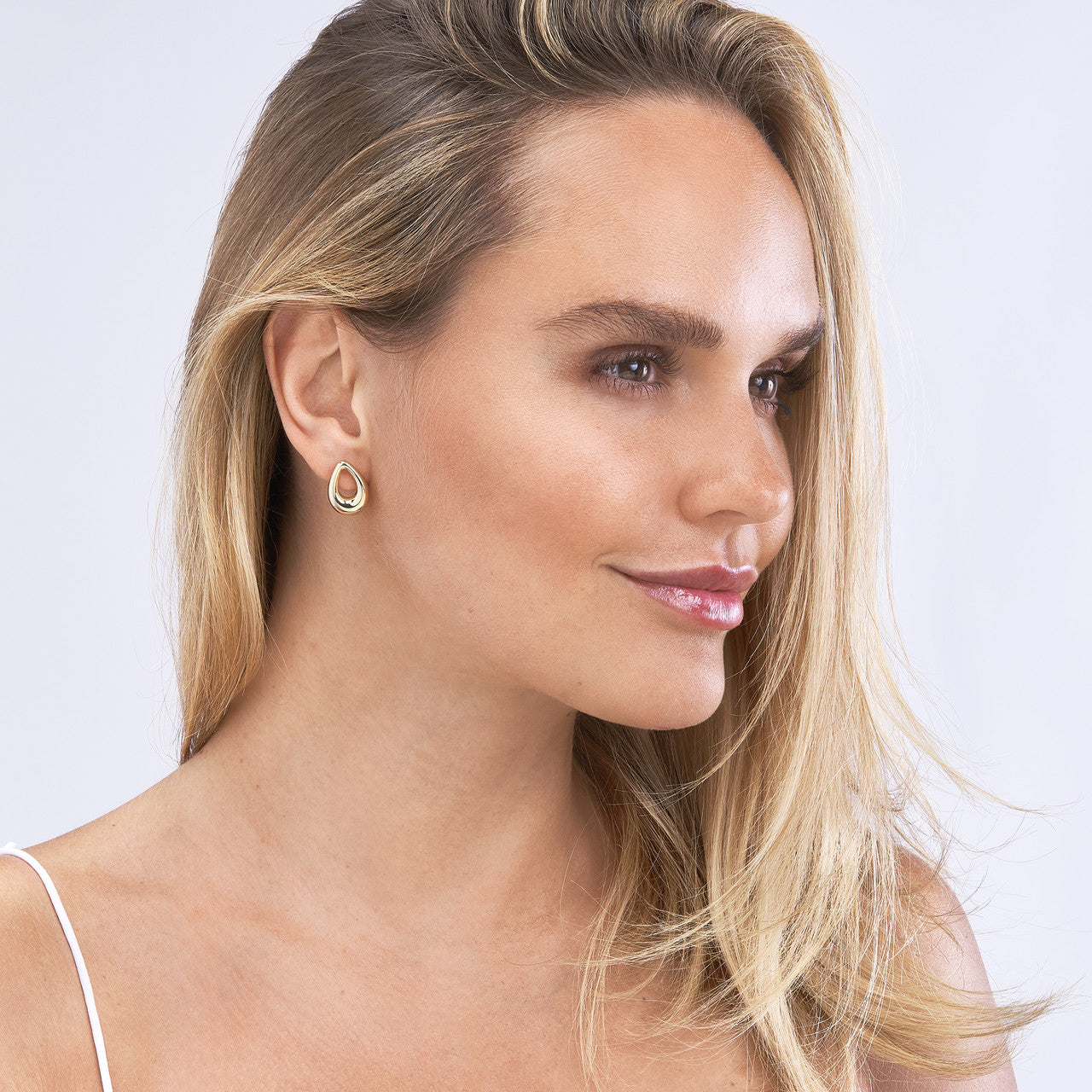 14K Yellow Gold Hollow Open Teardrop Stud Earrings - Queen May