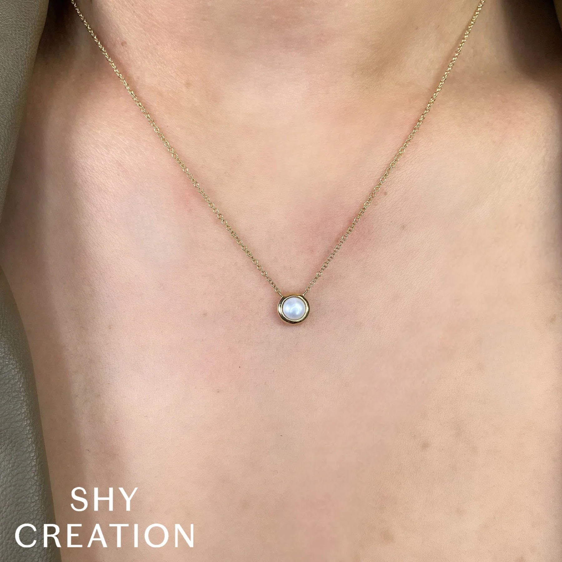 14K Gold Cultured Pearl Bezel Necklace - Queen May