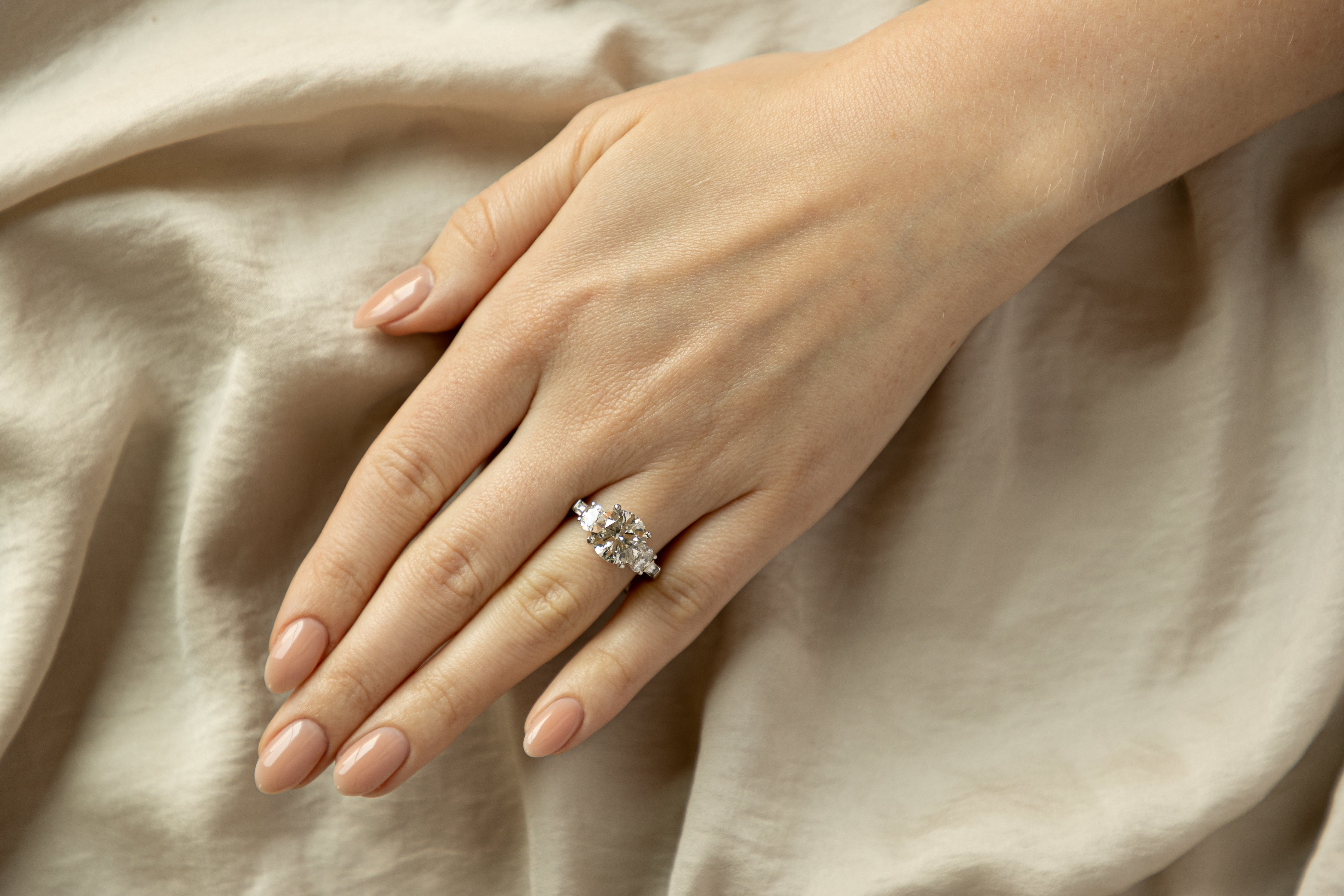 4.1 Carat Round Brilliant Diamond Oval Baguette Accent Engagement Ring in Platinum - Queen May