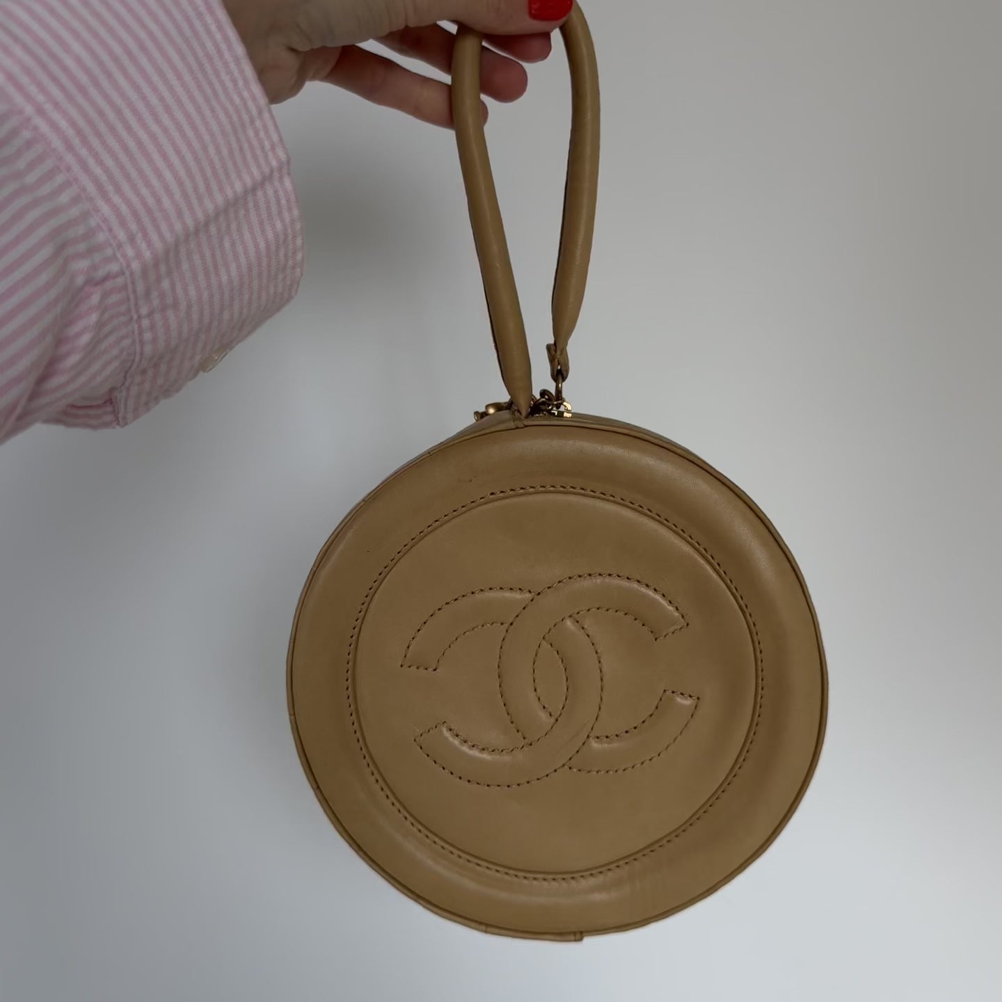 Rare Vintage Chanel CC Logo Circle Tan Leather Wristlet Clutch Bag - Queen May