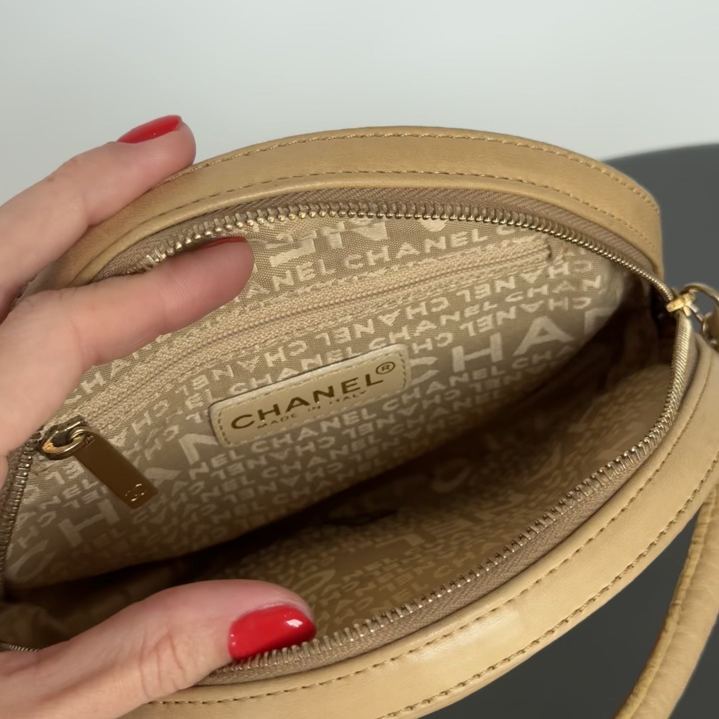 Rare Vintage Chanel CC Logo Circle Tan Leather Wristlet Clutch Bag - Queen May