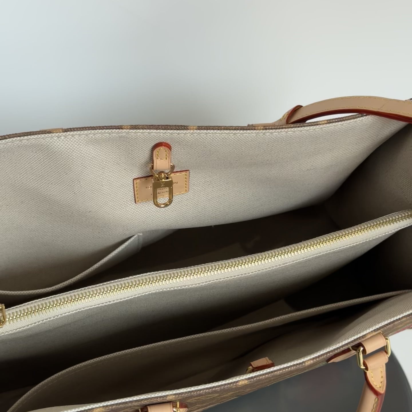 Rare Louis Vuitton On The Go Voyage Tote - Queen May