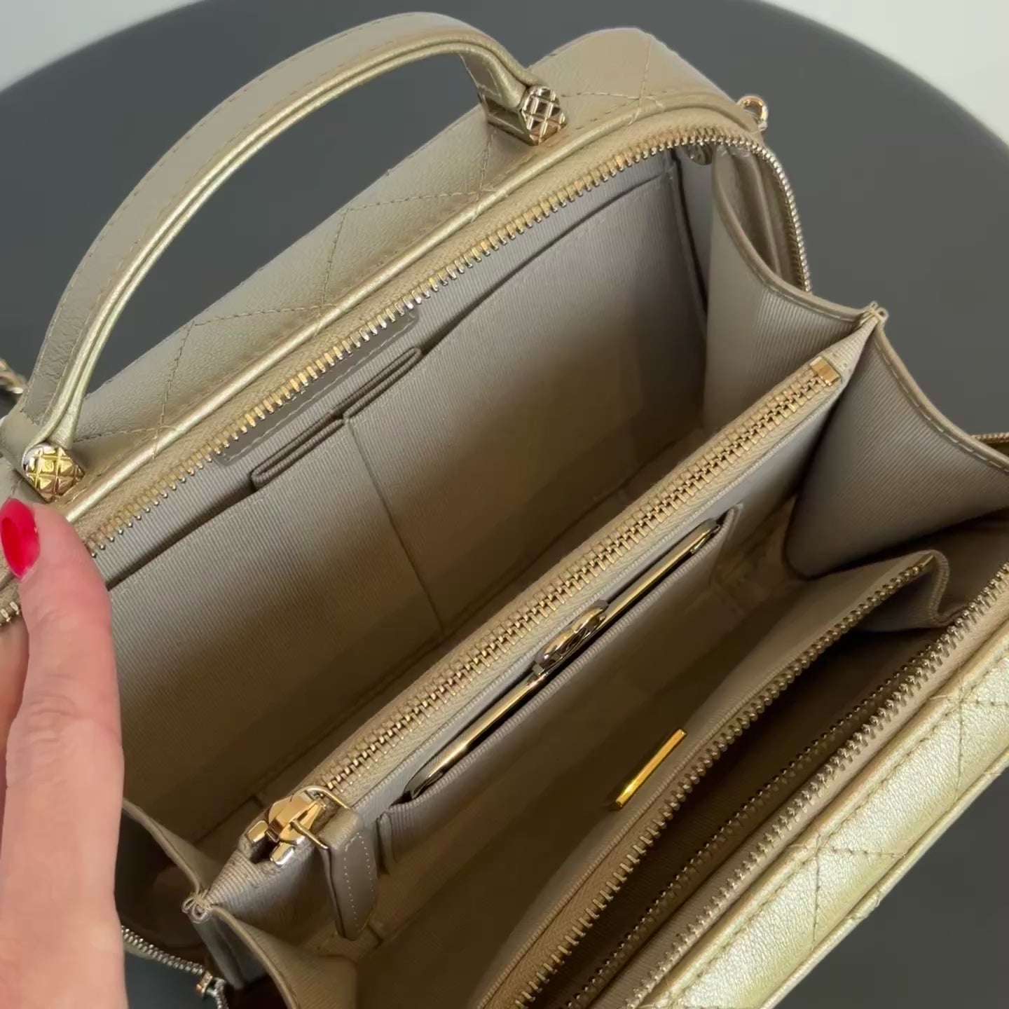 Chanel 22P Top Handle Vanity Case With Mirror - Queen May