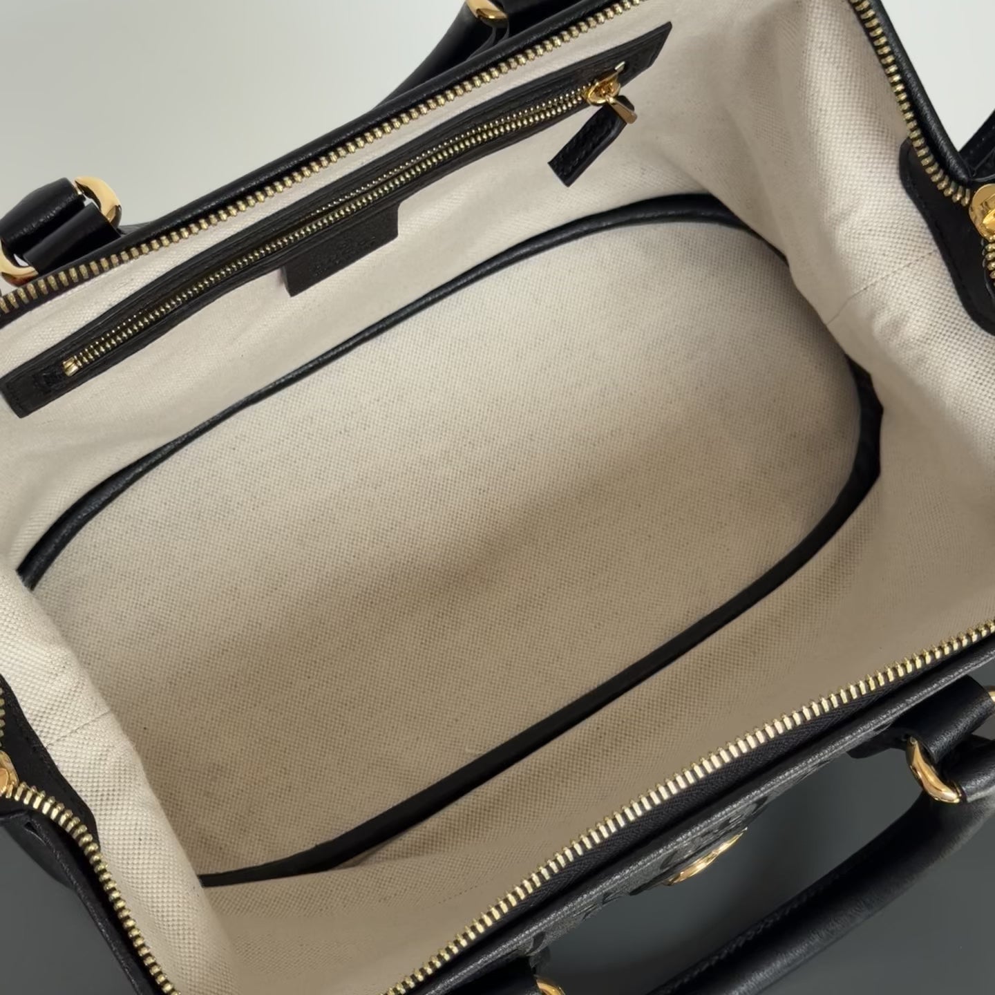 Gucci GG Star Medium Shoulder Bag - Queen May