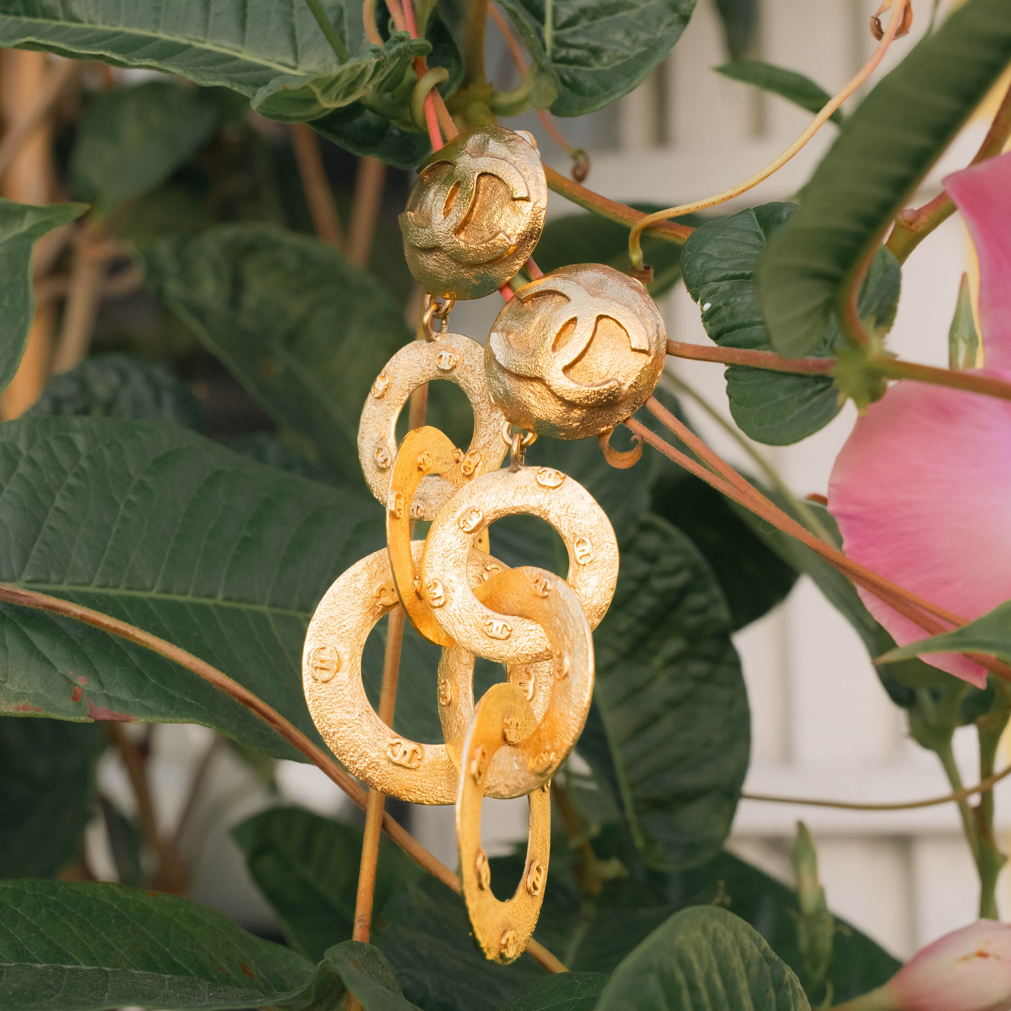 Vintage 1990s Chanel Clip On Interlocking Earrings - Queen May