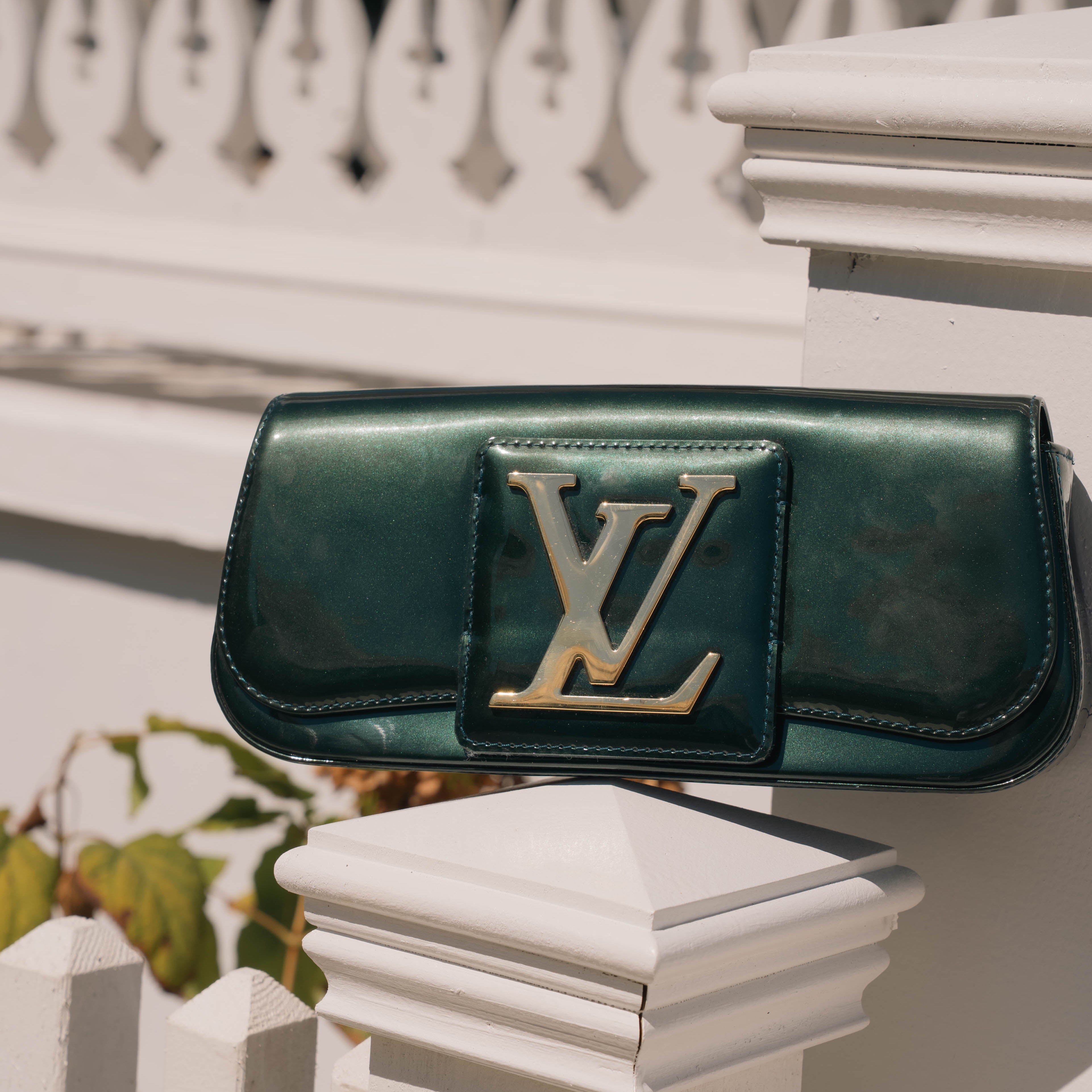 Louis Vuitton Vernis Sobe Clutch Green - Queen May