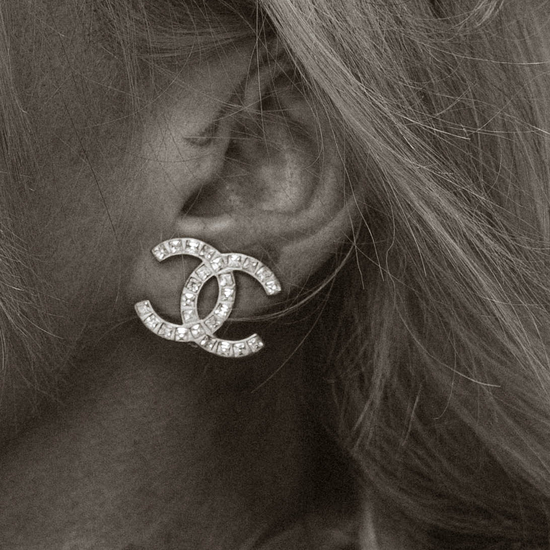 2009 Chanel Silver Tone Baguette Crystal CC Clip On Earrings - Queen May