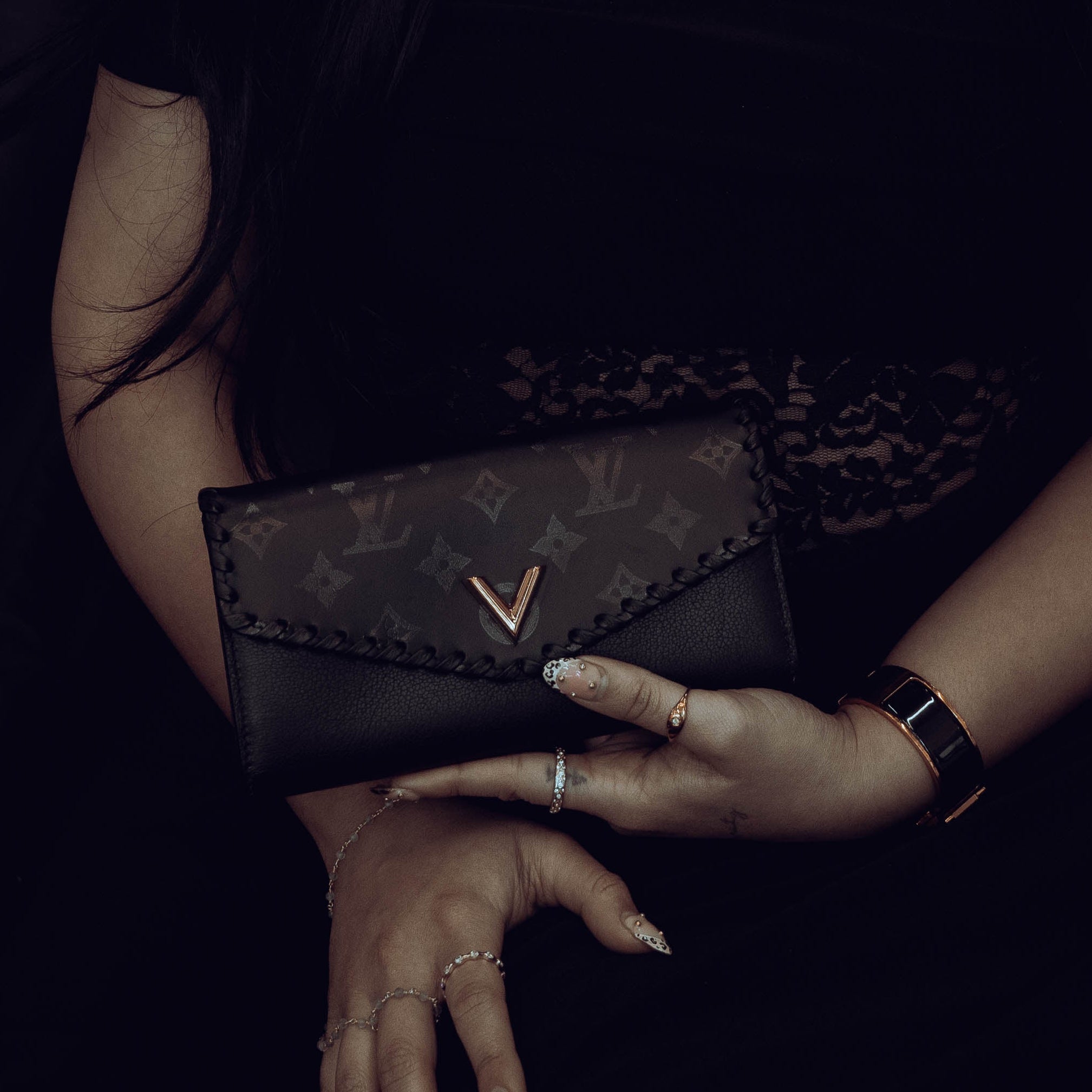 Louis Vuitton Cuir Plume Very Wallet Black - Queen May
