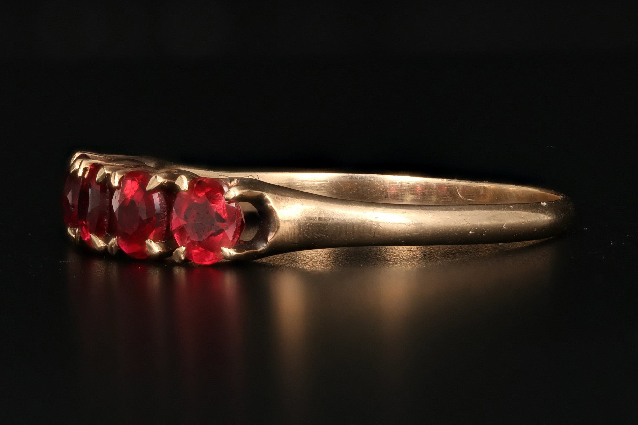 Victorian 10K Yellow Gold 1.5 CTW Garnet Ring - Queen May