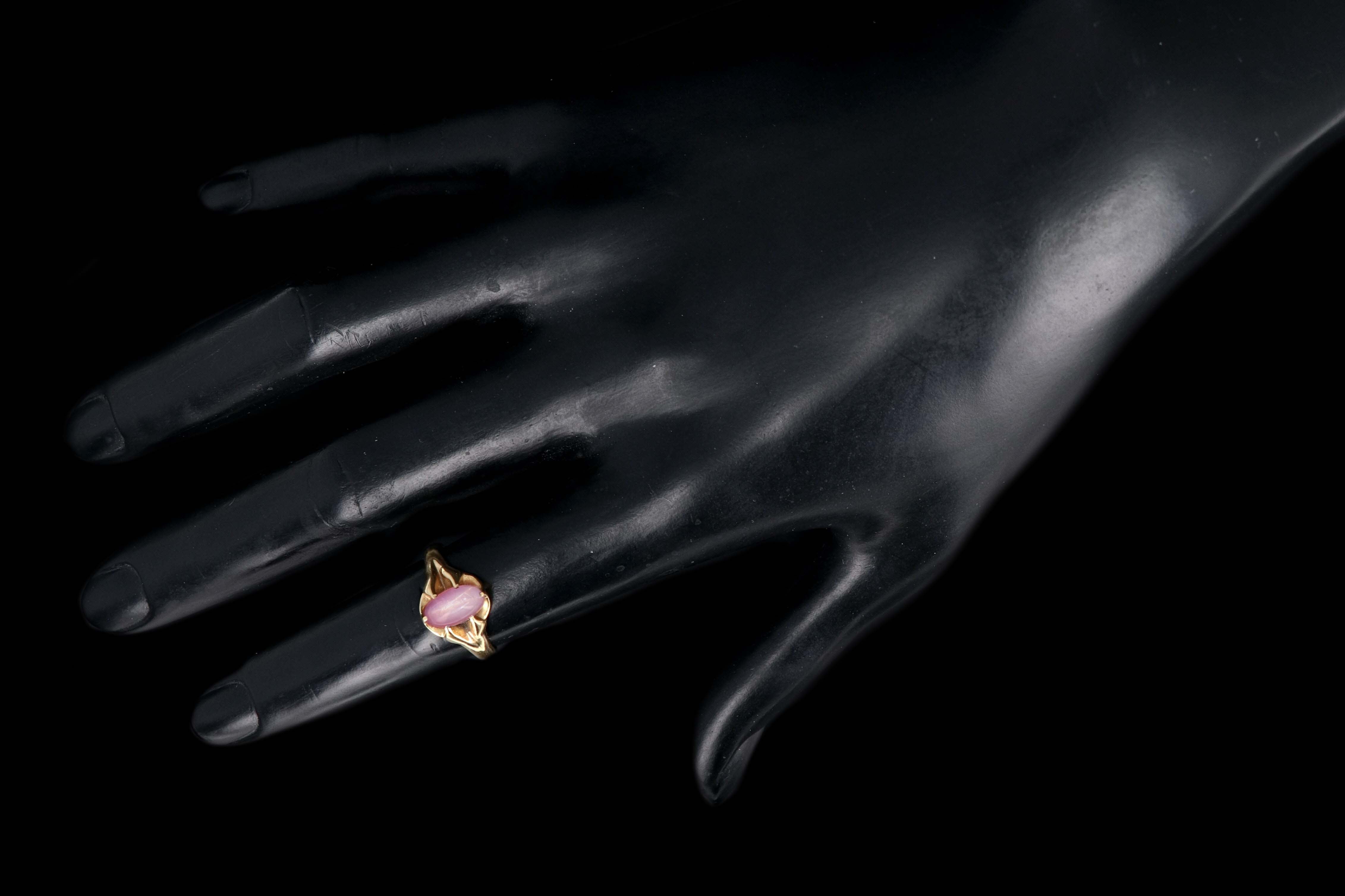 Victorian 18K Gold Pink Star Sapphire Belcher Mounted Ring c.1893 - Queen May