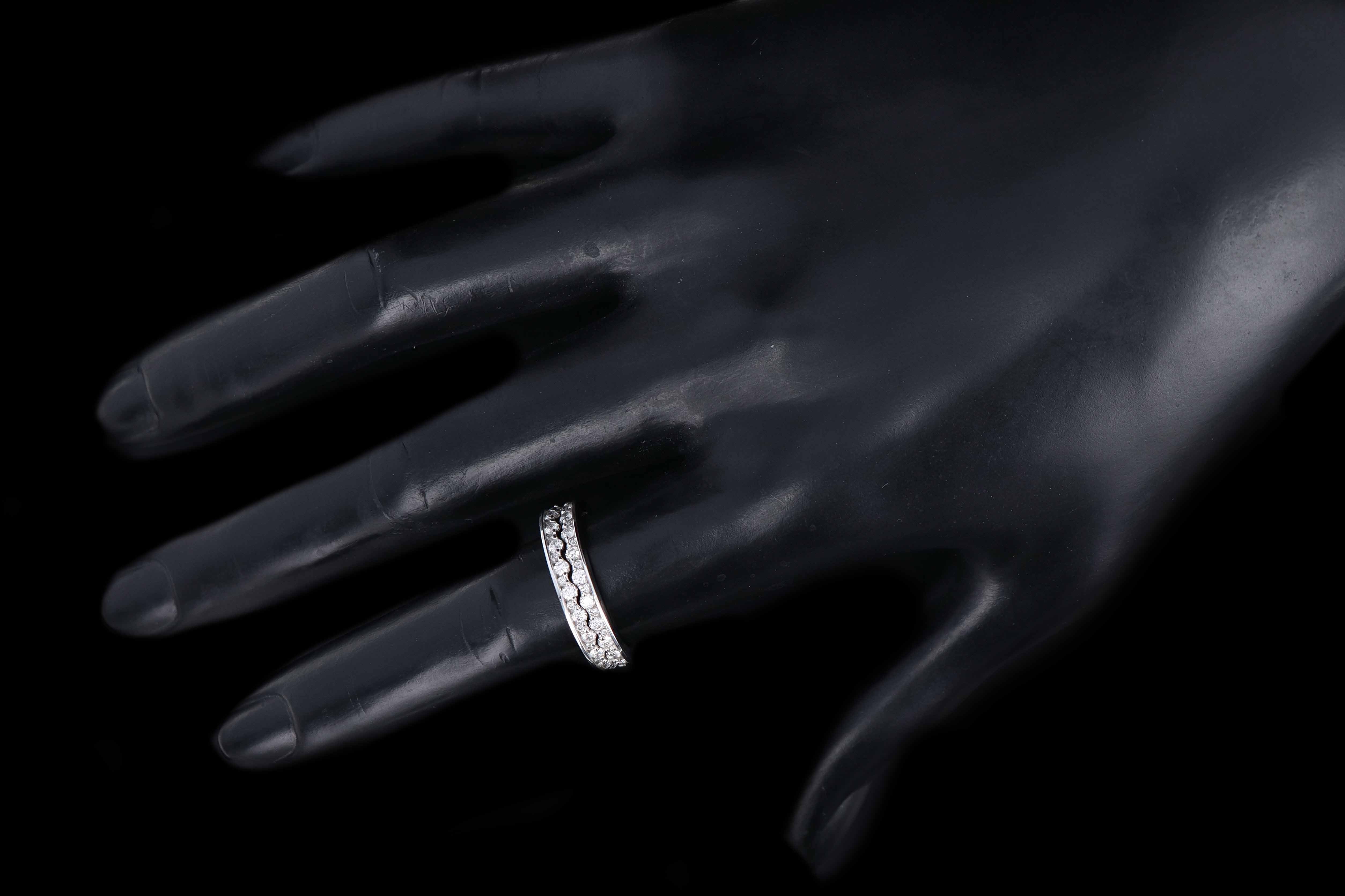 18K White Gold Interlocking Eternity Band Size 7 - Queen May