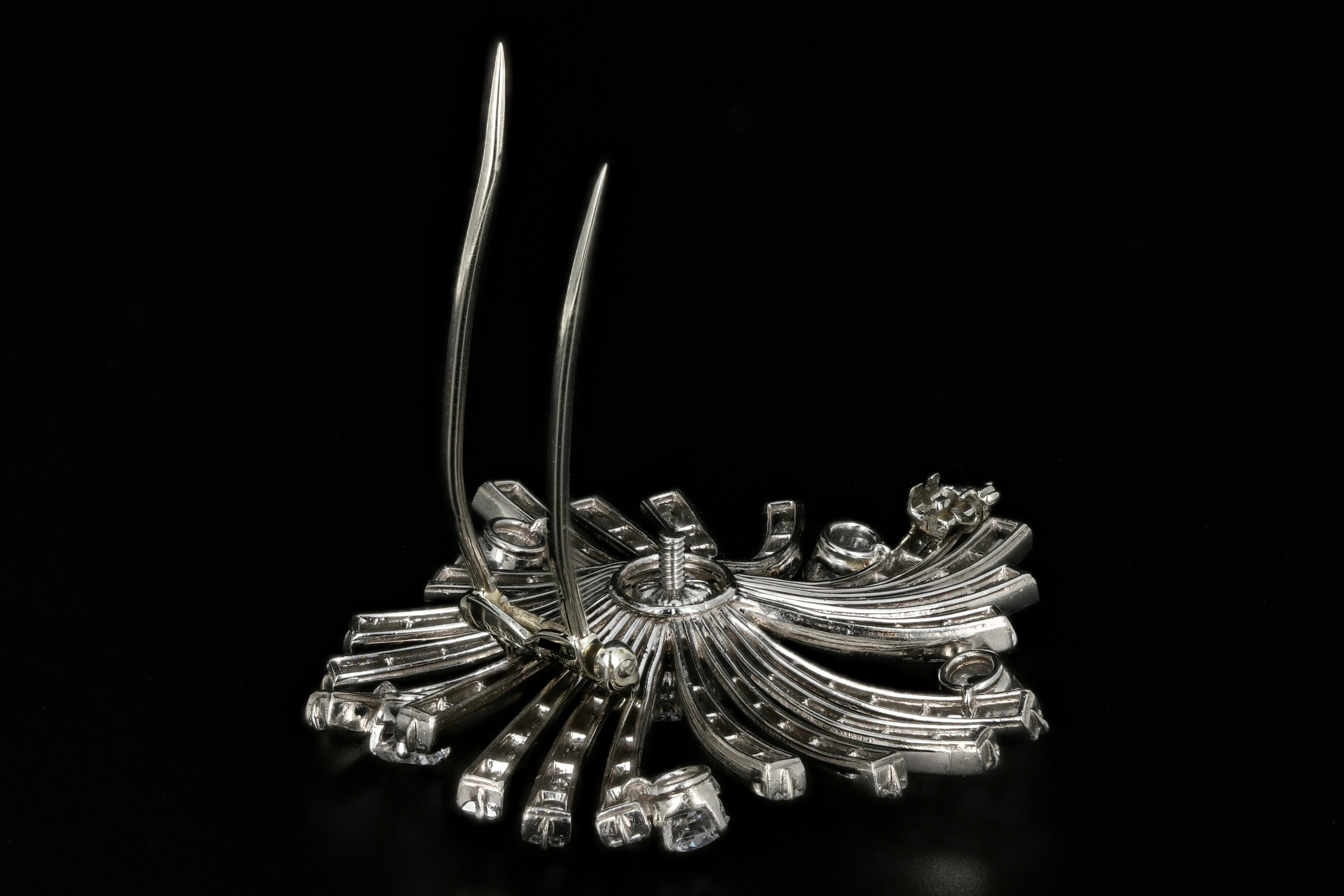 Retro Van Cleef & Arpels Platinum 10 Carat Diamond Brooch - Queen May