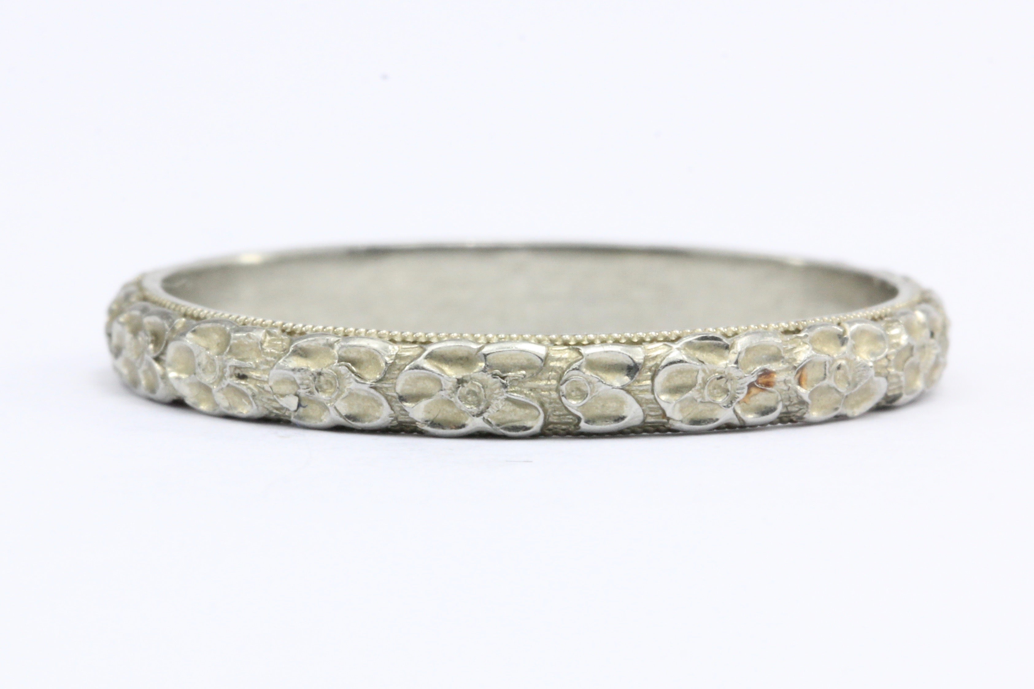 18K White Gold Art Deco Floral Motif Wedding Band - Queen May