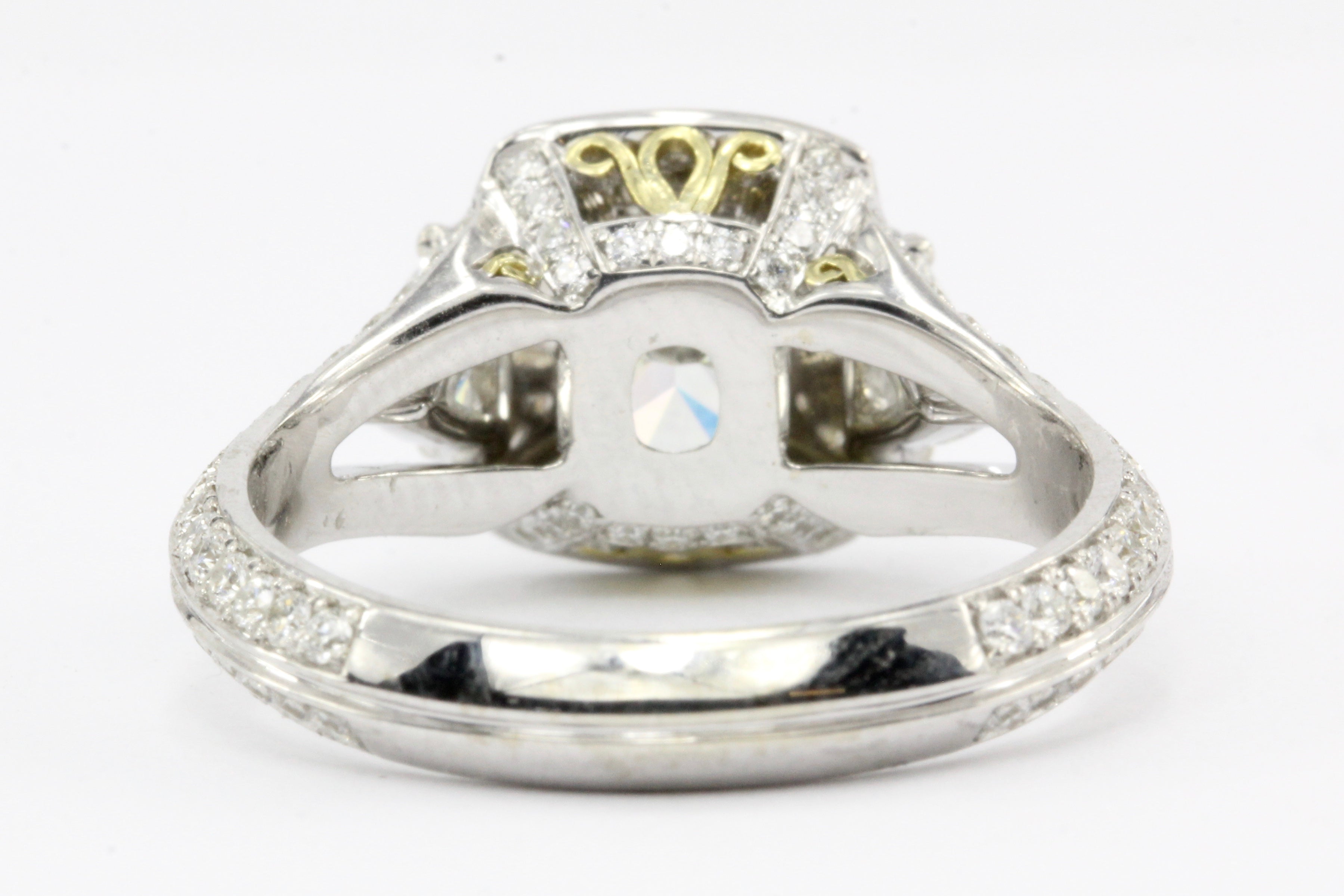 18K 1.5CT Cushion Cut Diamond Set With Two Trillion And Round Cut Diamonds - Queen May