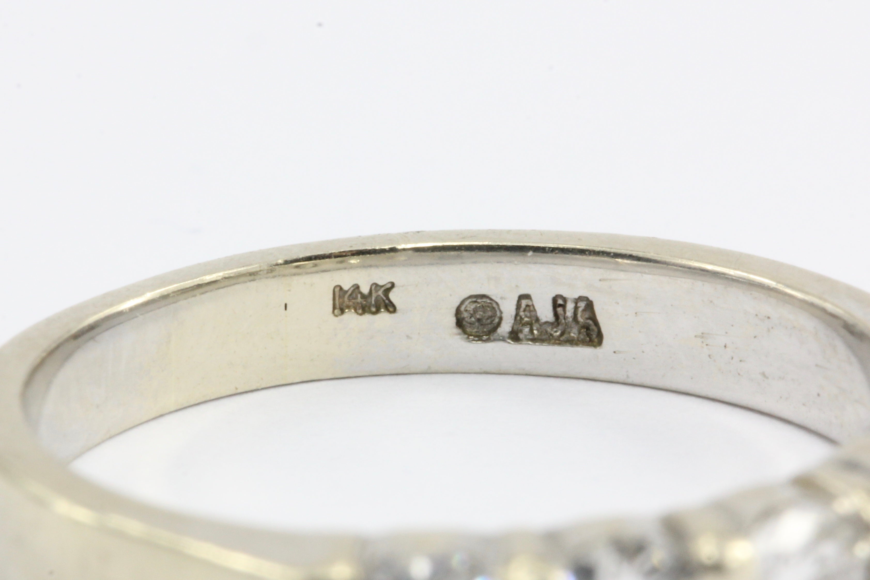 14K White Gold 5 Stone Diamond Wedding Band Size 5.75 - Queen May