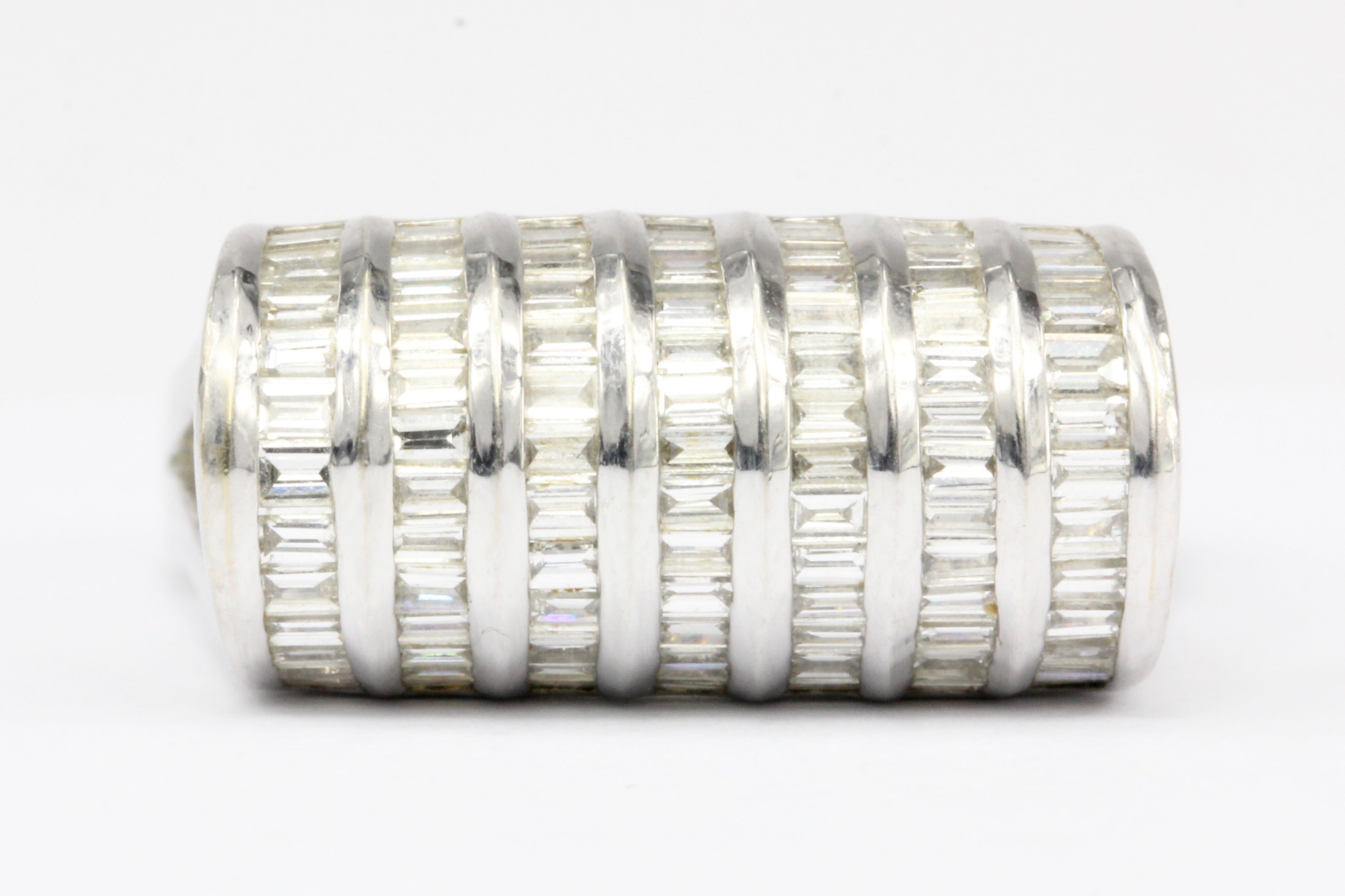 Modern 18K White Gold Diamond Barrel Ring Size 7 - Queen May