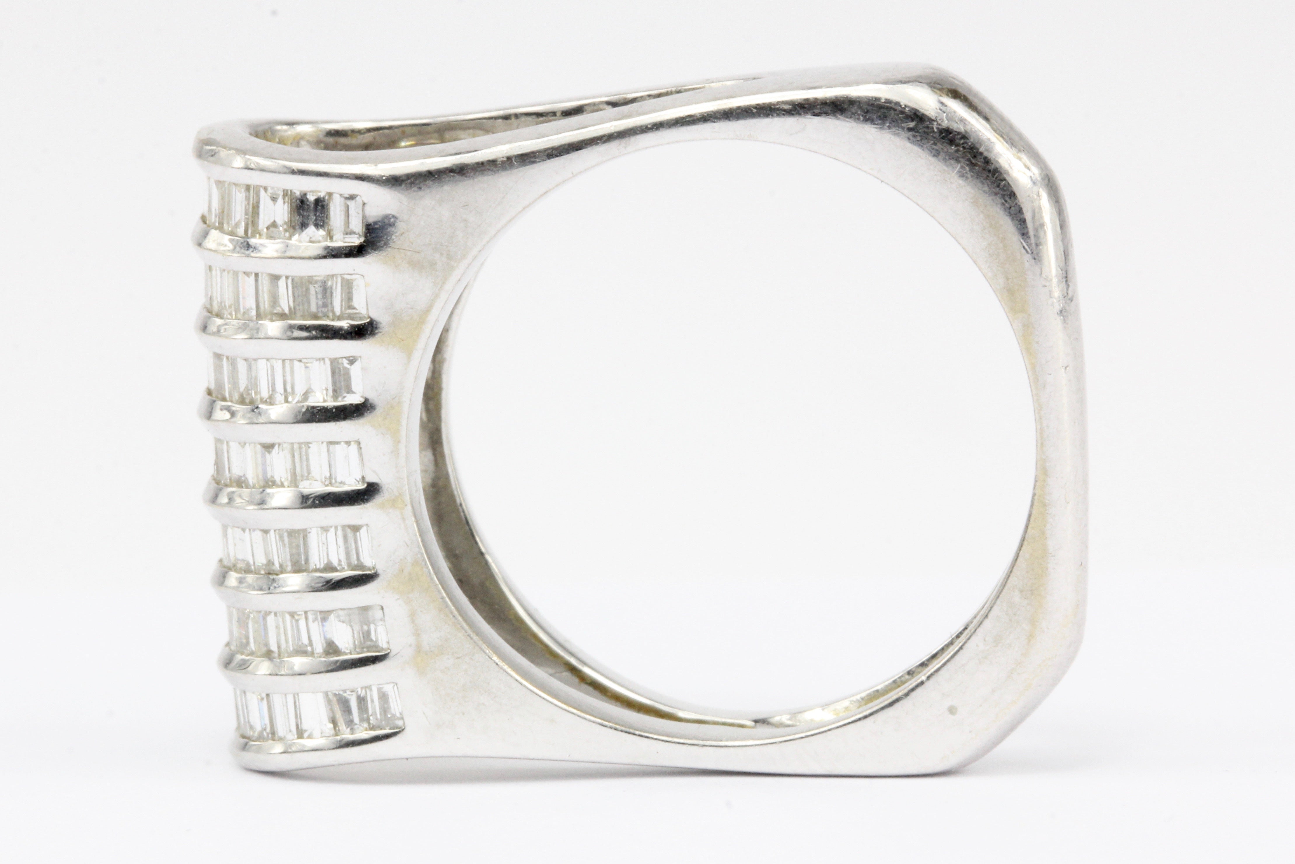Modern 18K White Gold Diamond Barrel Ring Size 7 - Queen May