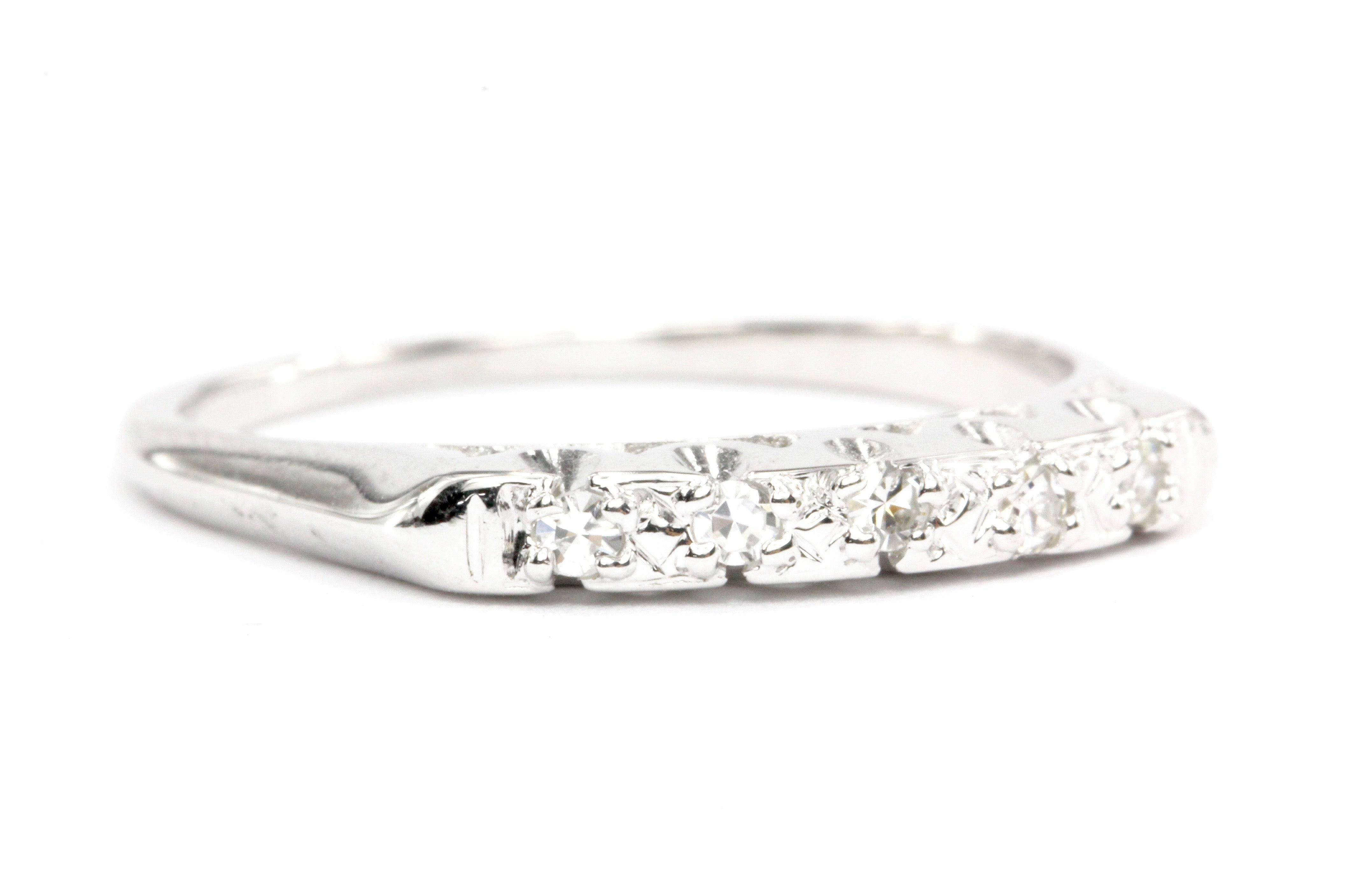 14K White Gold .1 CTW Diamond Band - Queen May