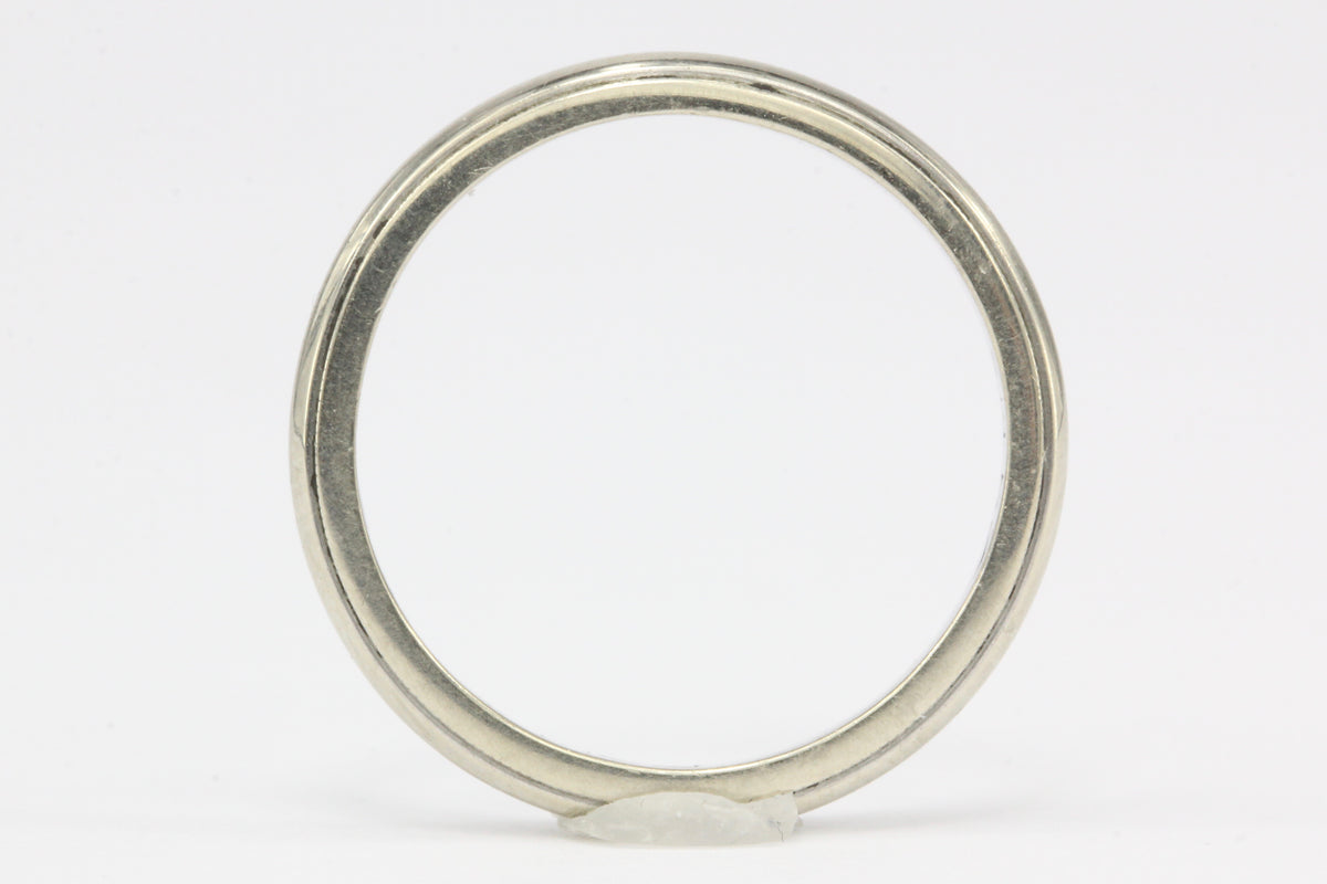 14K White Gold Wedding Band Size 5 - Queen May