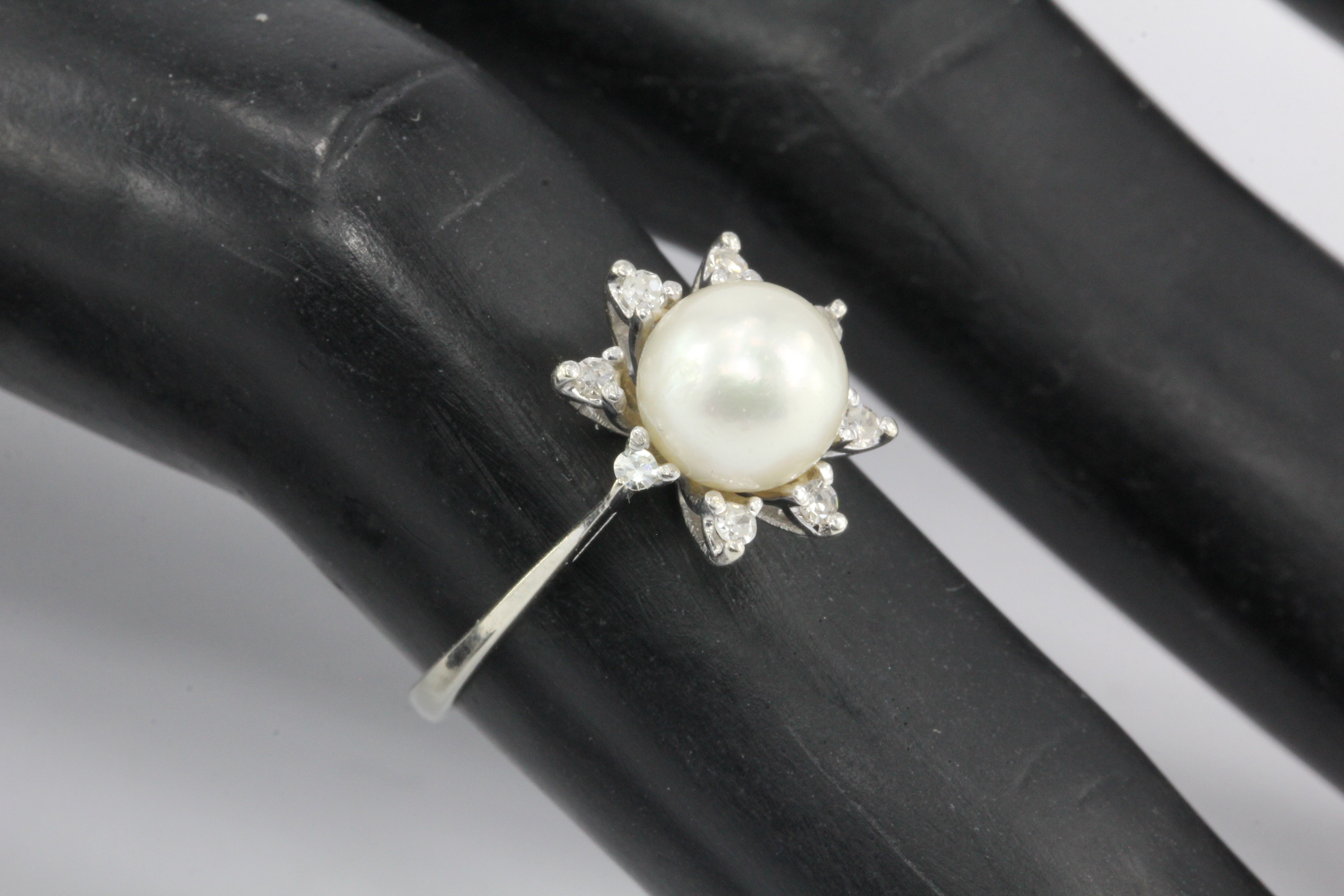 14K White Gold Pearl and Diamond Flower Ring Size 4.25 - Queen May