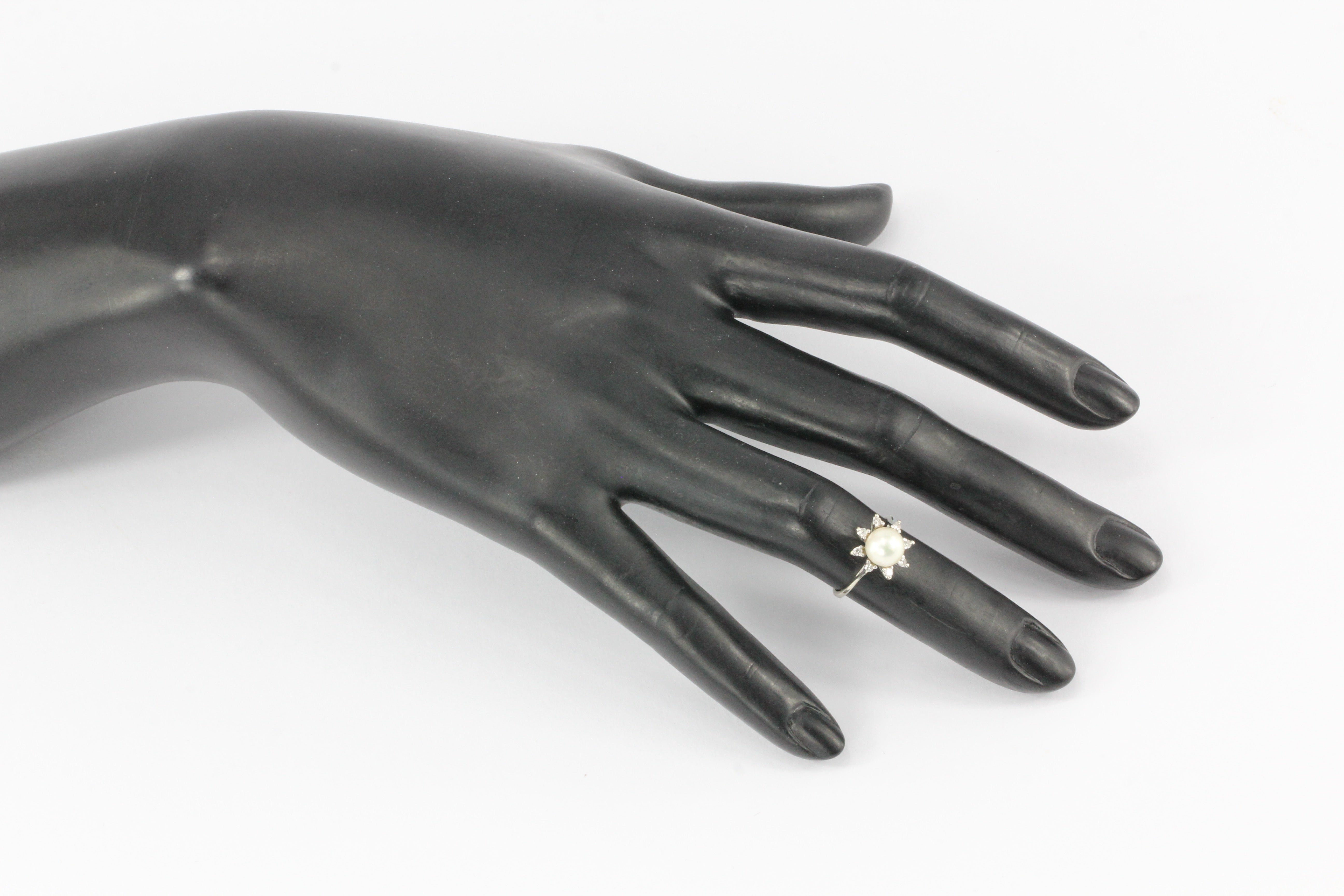 14K White Gold Pearl and Diamond Flower Ring Size 4.25 - Queen May
