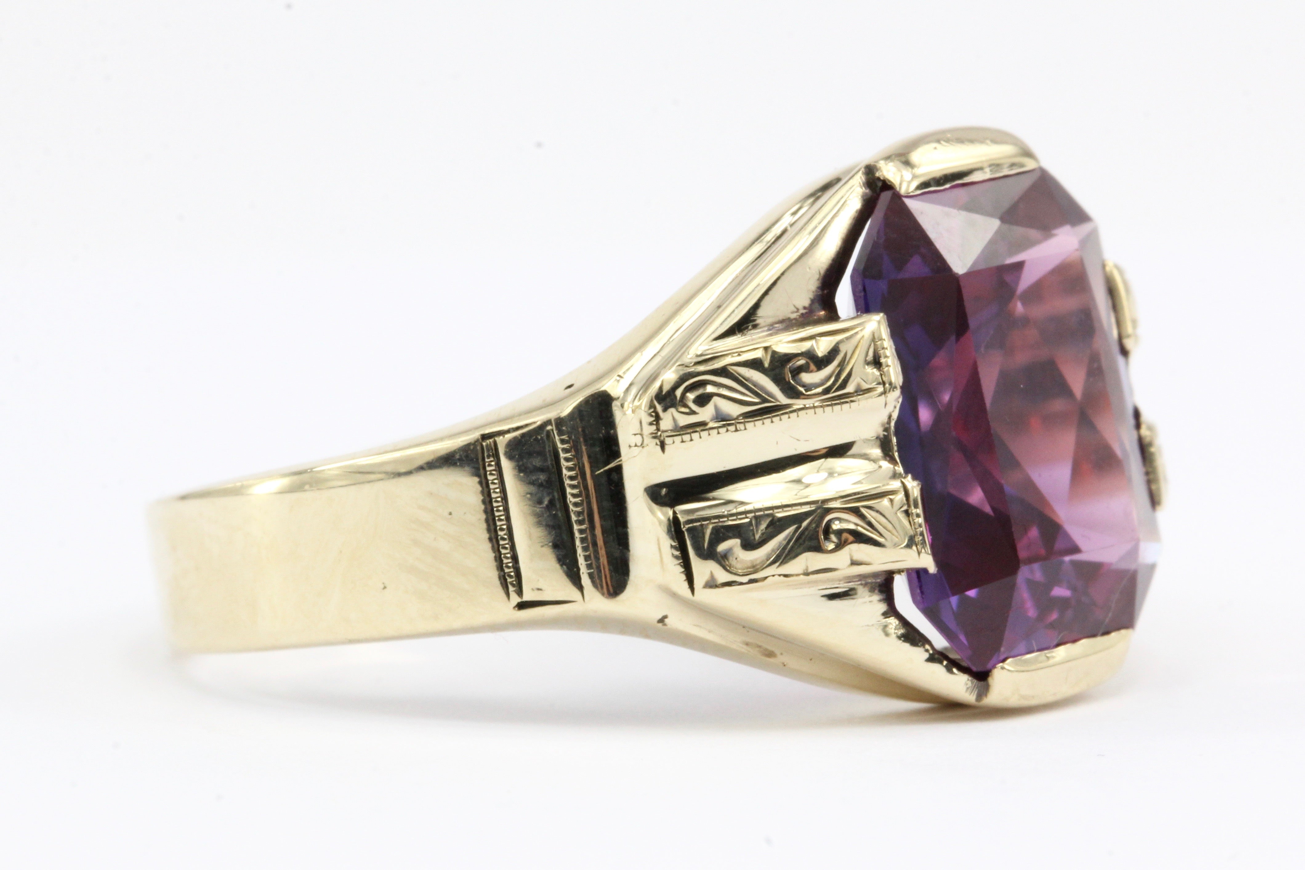 10K Yellow Gold Color Change Sapphire Ring Size 9.5 - Queen May