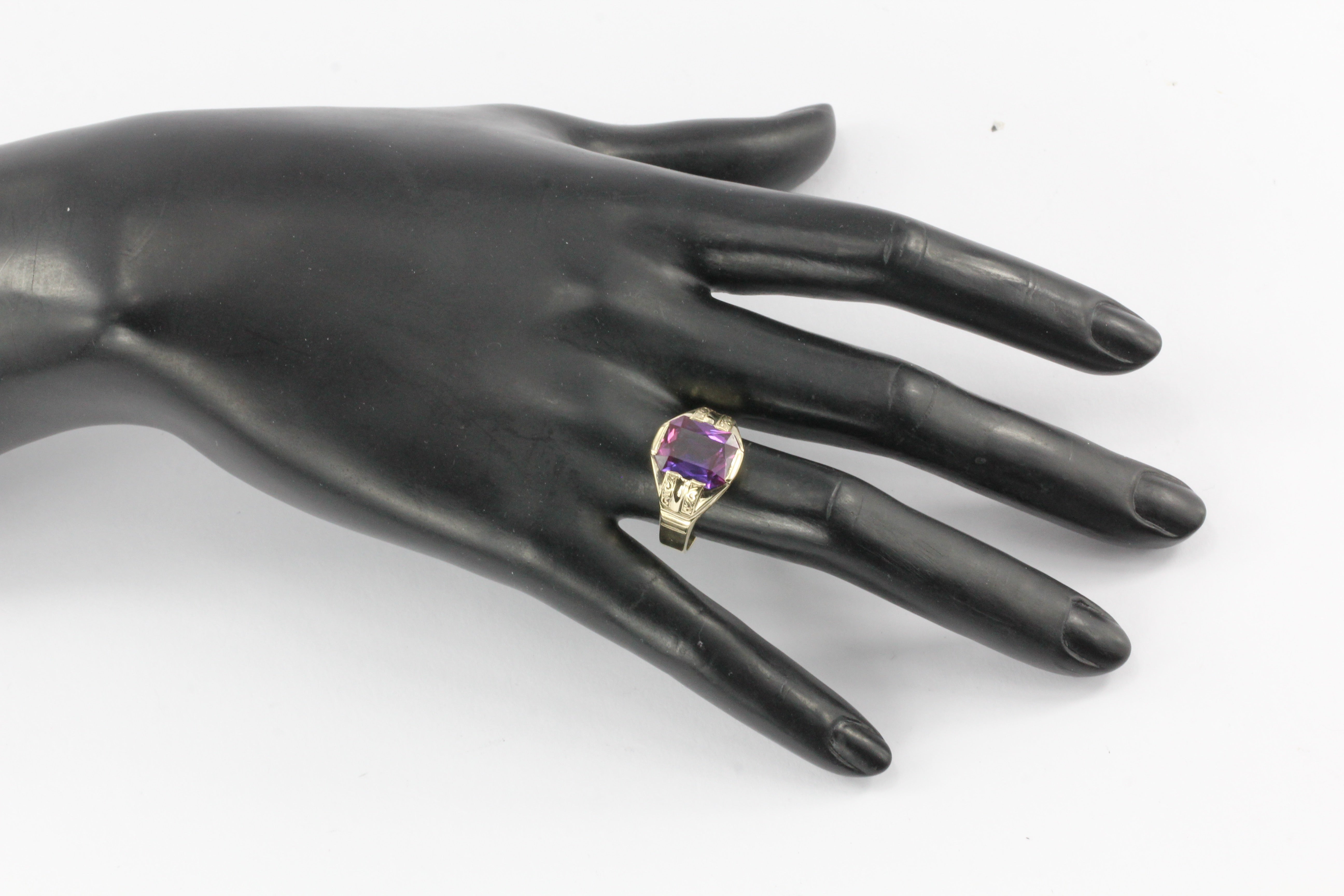 10K Yellow Gold Color Change Sapphire Ring Size 9.5 - Queen May
