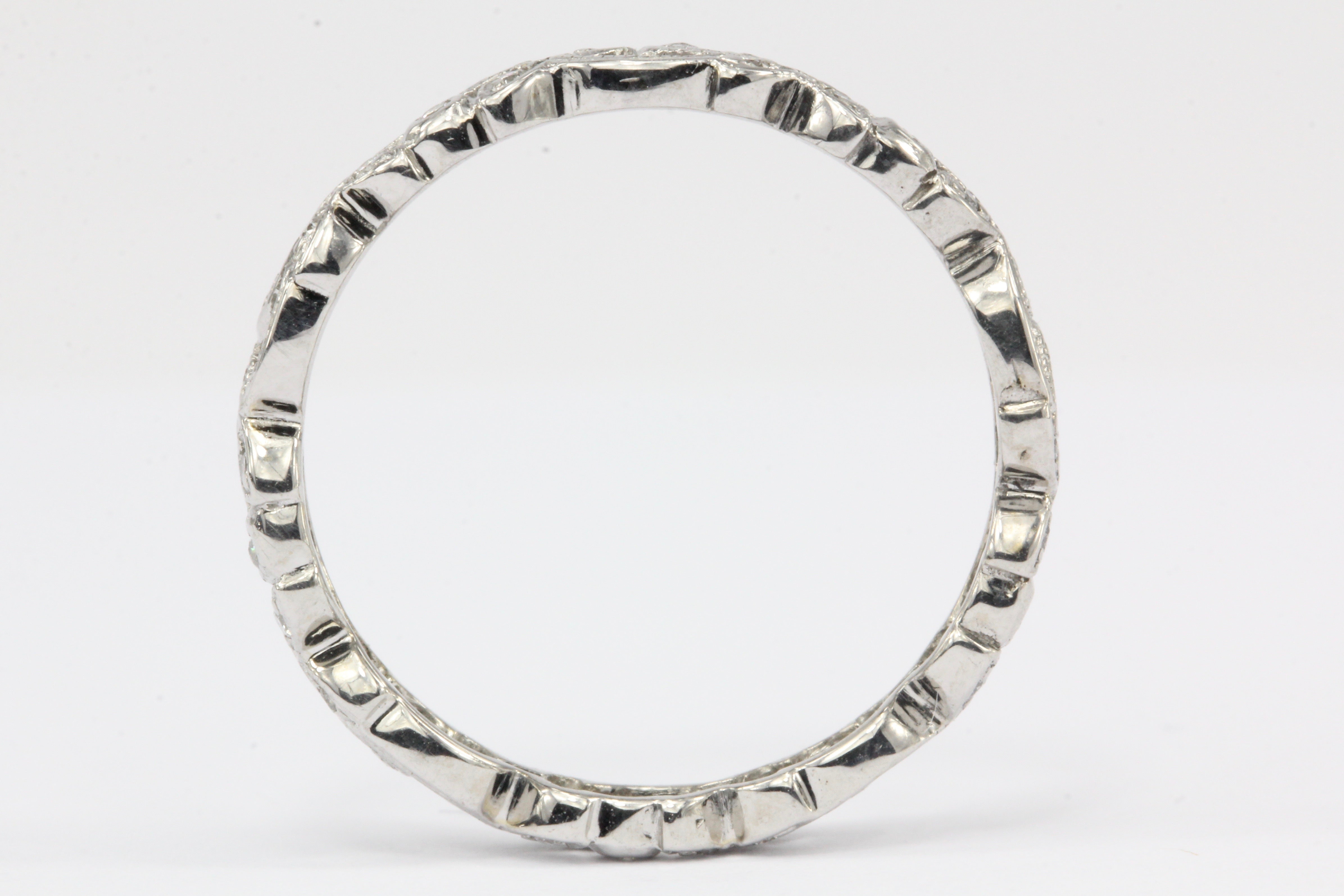 18K White Gold Diamond Scrolling Leaf Motif Wedding Band Size 6 - Queen May