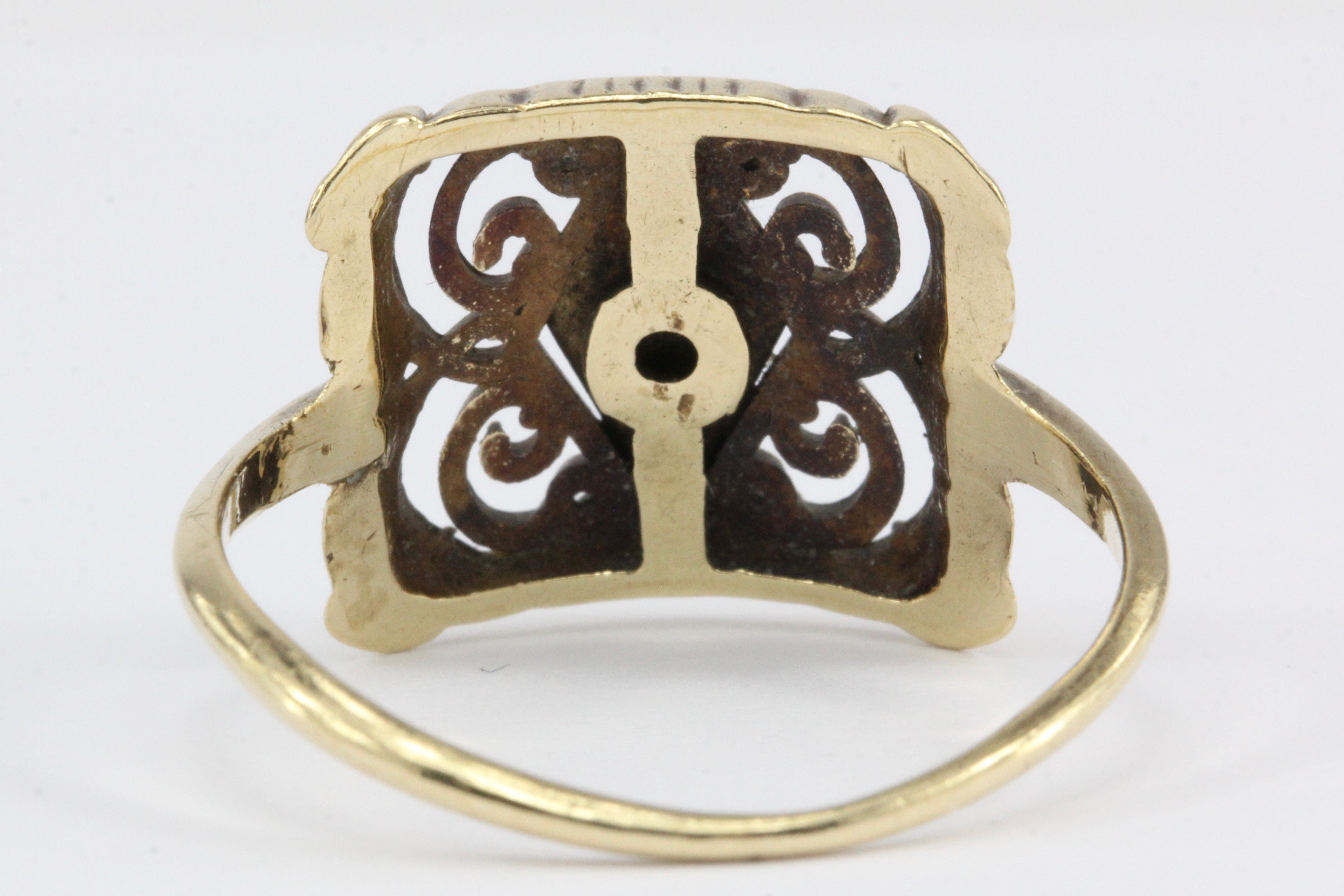 Retro 14K Yellow Gold Ornate Scroll Motif Ring Size 7.25 - Queen May