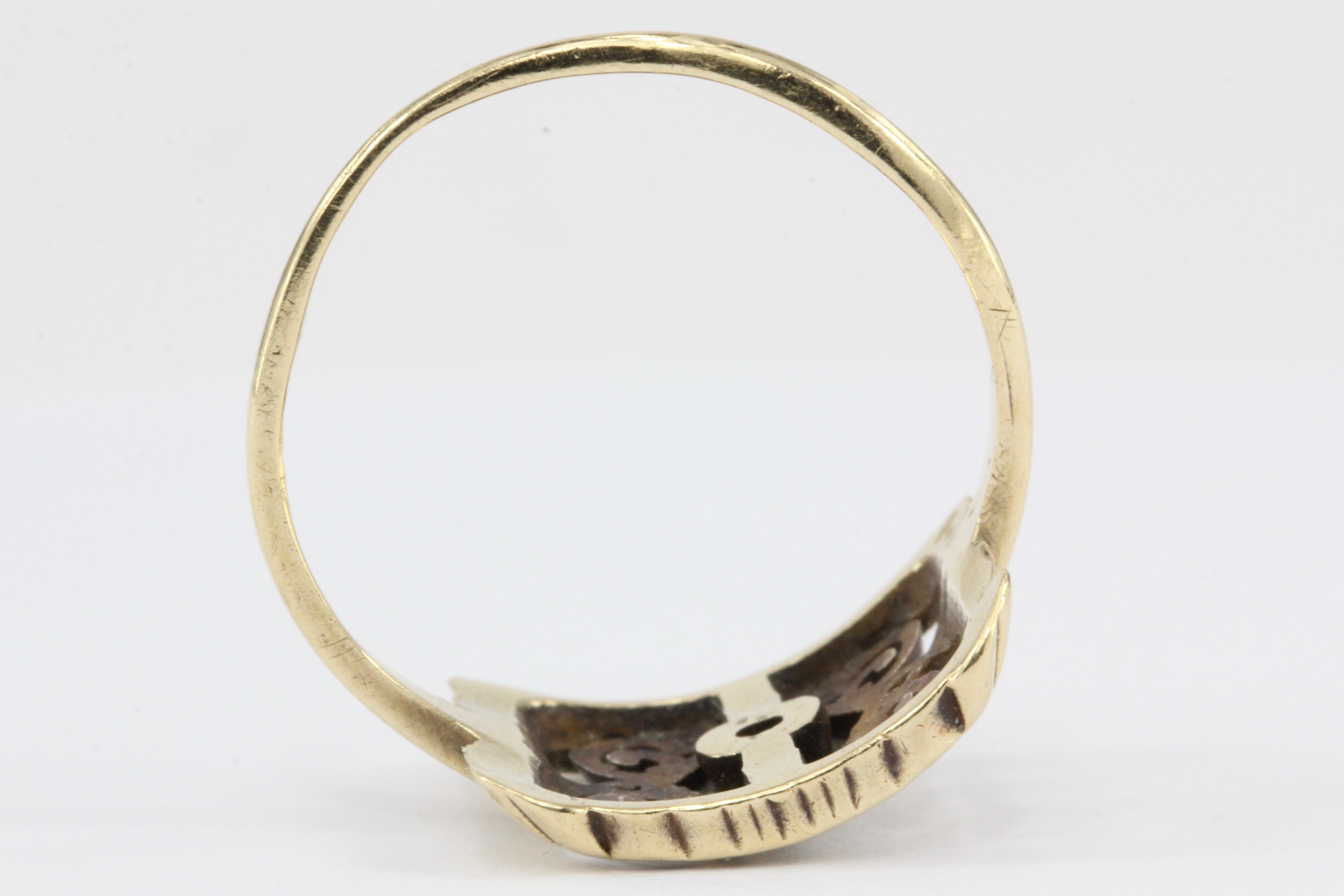 Retro 14K Yellow Gold Ornate Scroll Motif Ring Size 7.25 - Queen May