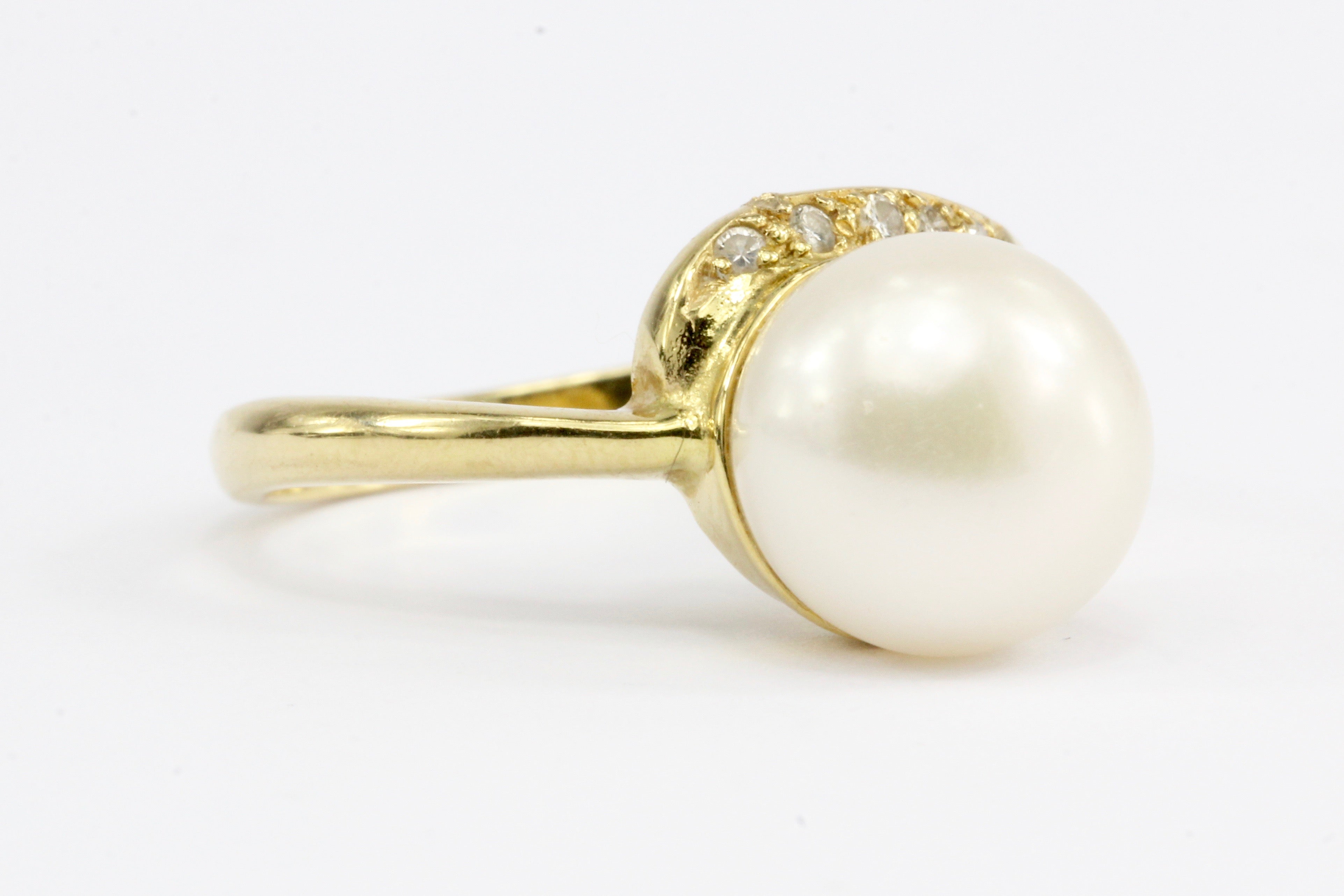 18K Yellow Gold 10mm Pearl and Diamond Ring Size 7 - Queen May