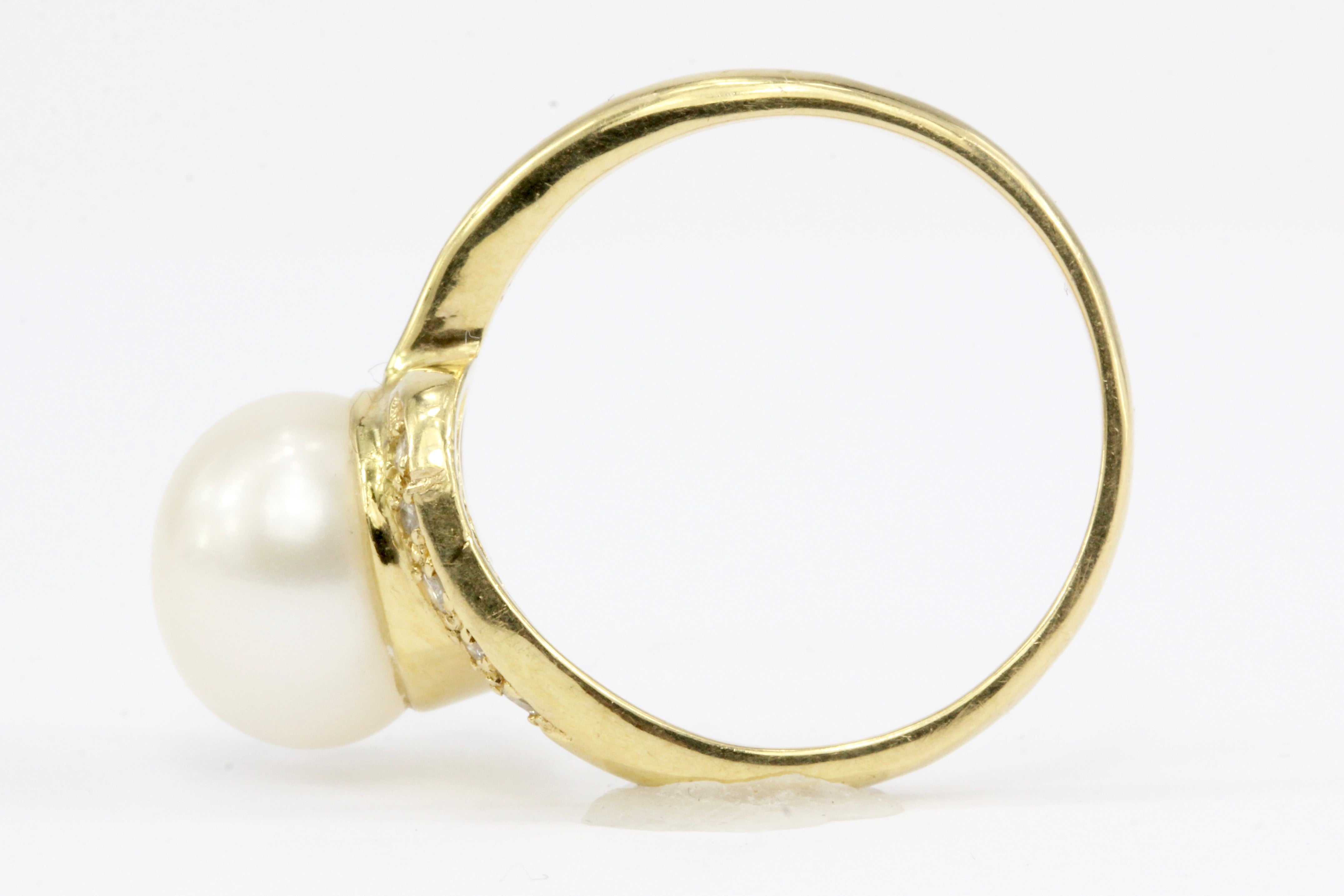 18K Yellow Gold 10mm Pearl and Diamond Ring Size 7 - Queen May