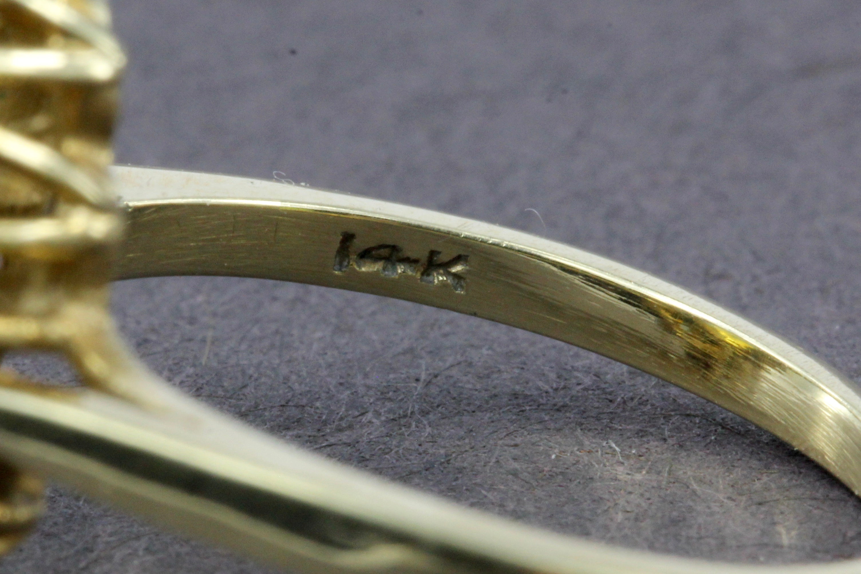 14K 1.06 Carat Cabochon Opal Ring - Queen May