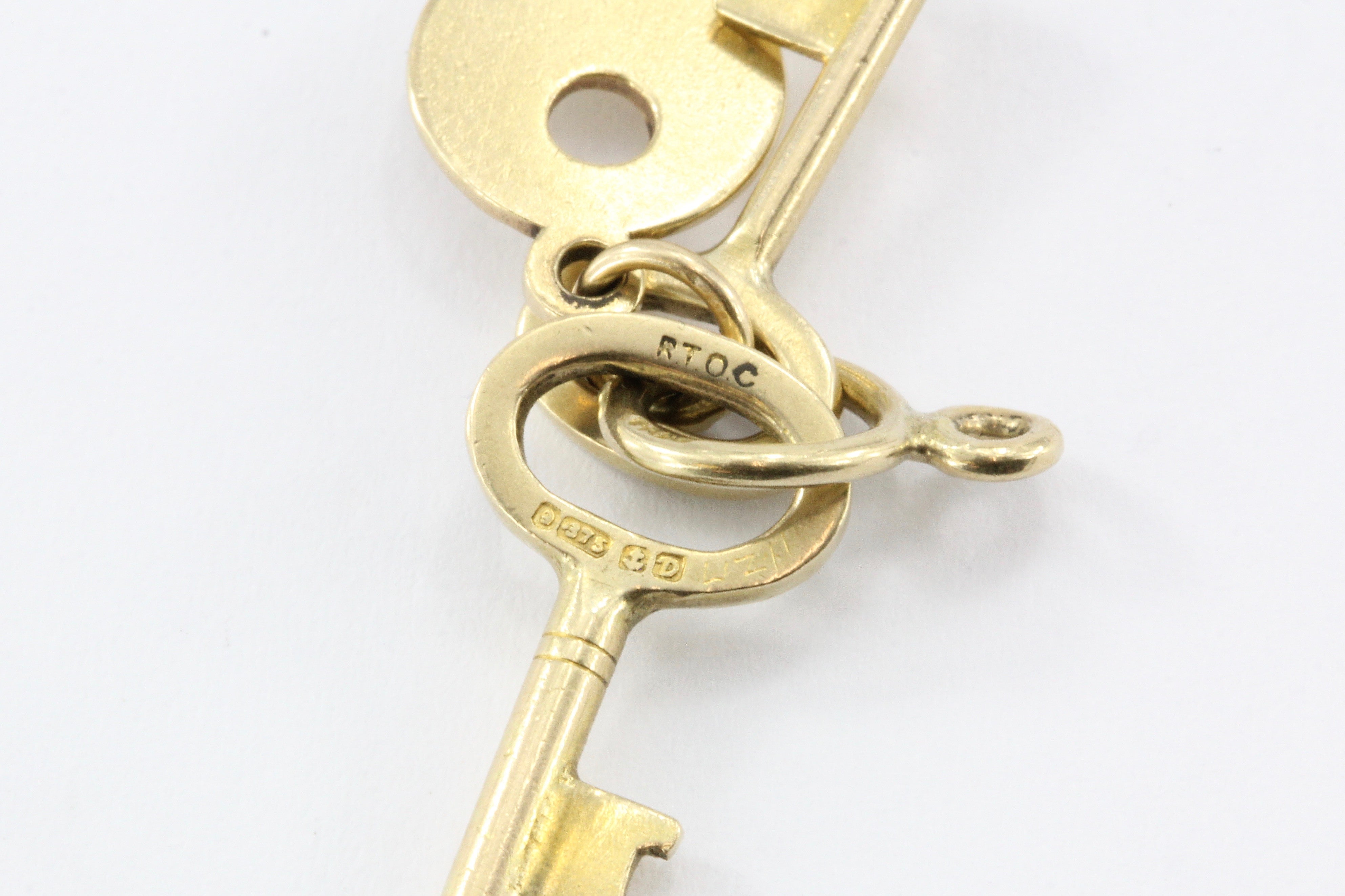 Vintage 9ct Gold English 3 Key Charm Pendant - Queen May