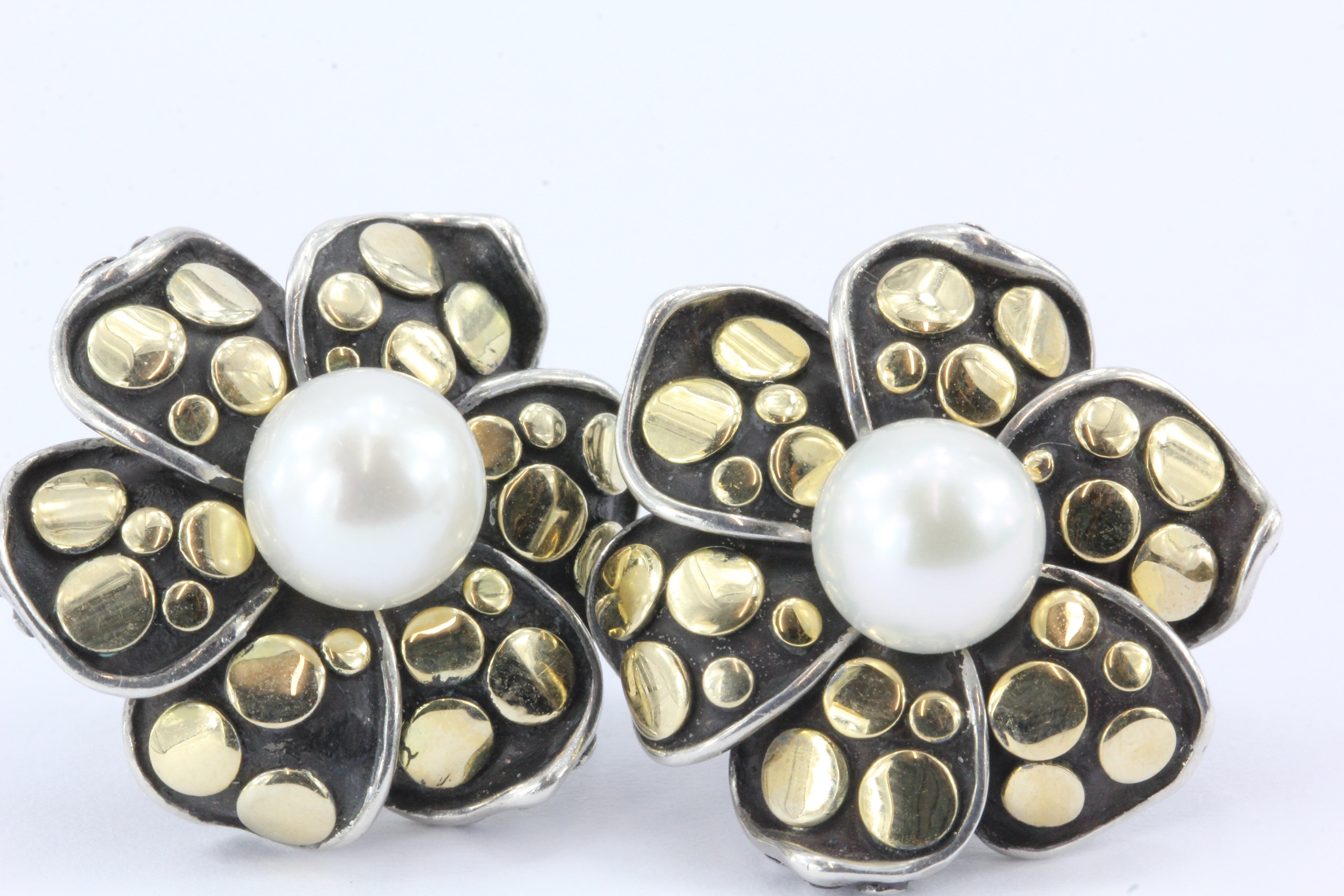 John Hardy 18K Gold Sterling Silver Pearl Flower Earrings - Queen May