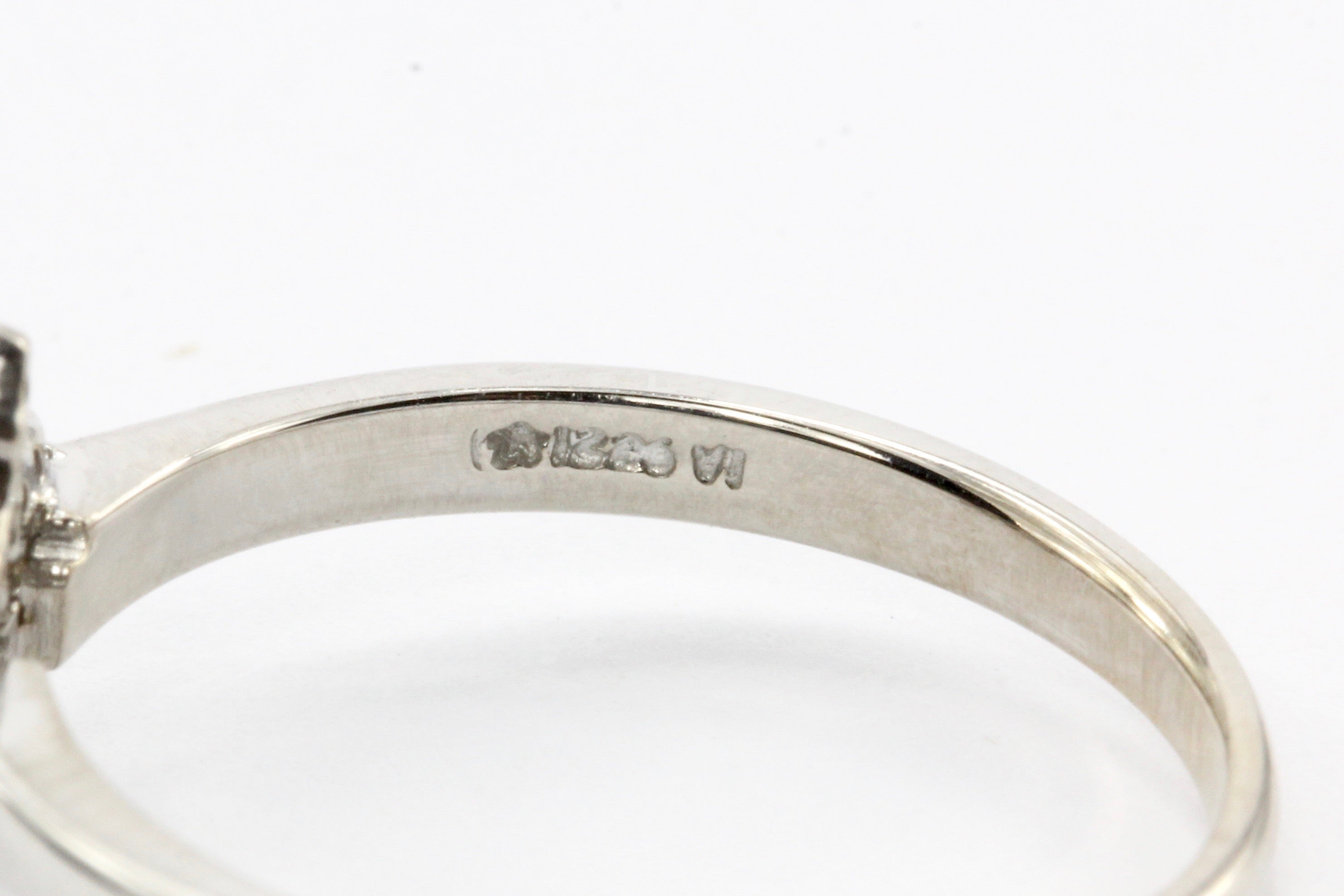Roberto Coin 18K White Gold Diamond Star Ring size 6.5 - Queen May