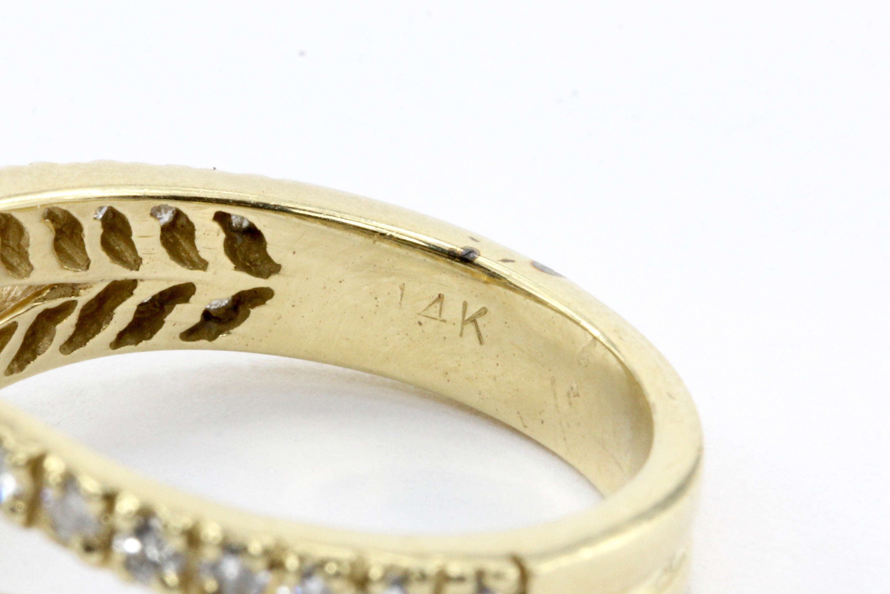 Retro 14k Gold .70 Carat Natural Blue Sapphire & Diamond Ring - Queen May