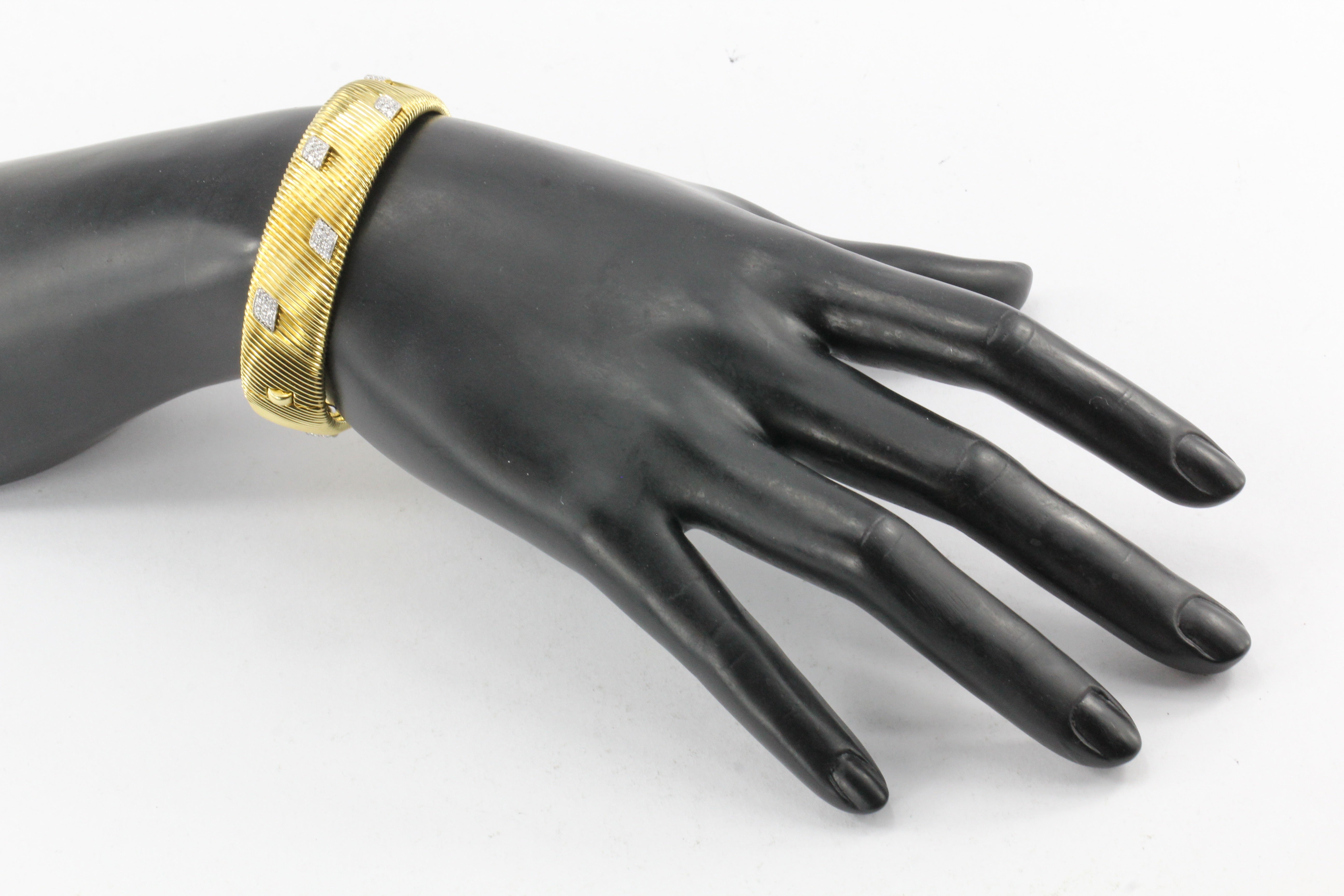 Roberto Coin Appassionata 18K Gold Diamond Bangle Bracelet - Queen May