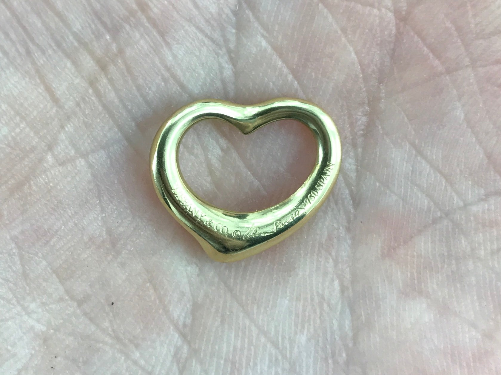 Tiffany & Co Elsa Peretti 18k Gold Small Open Heart Pendant - Queen May