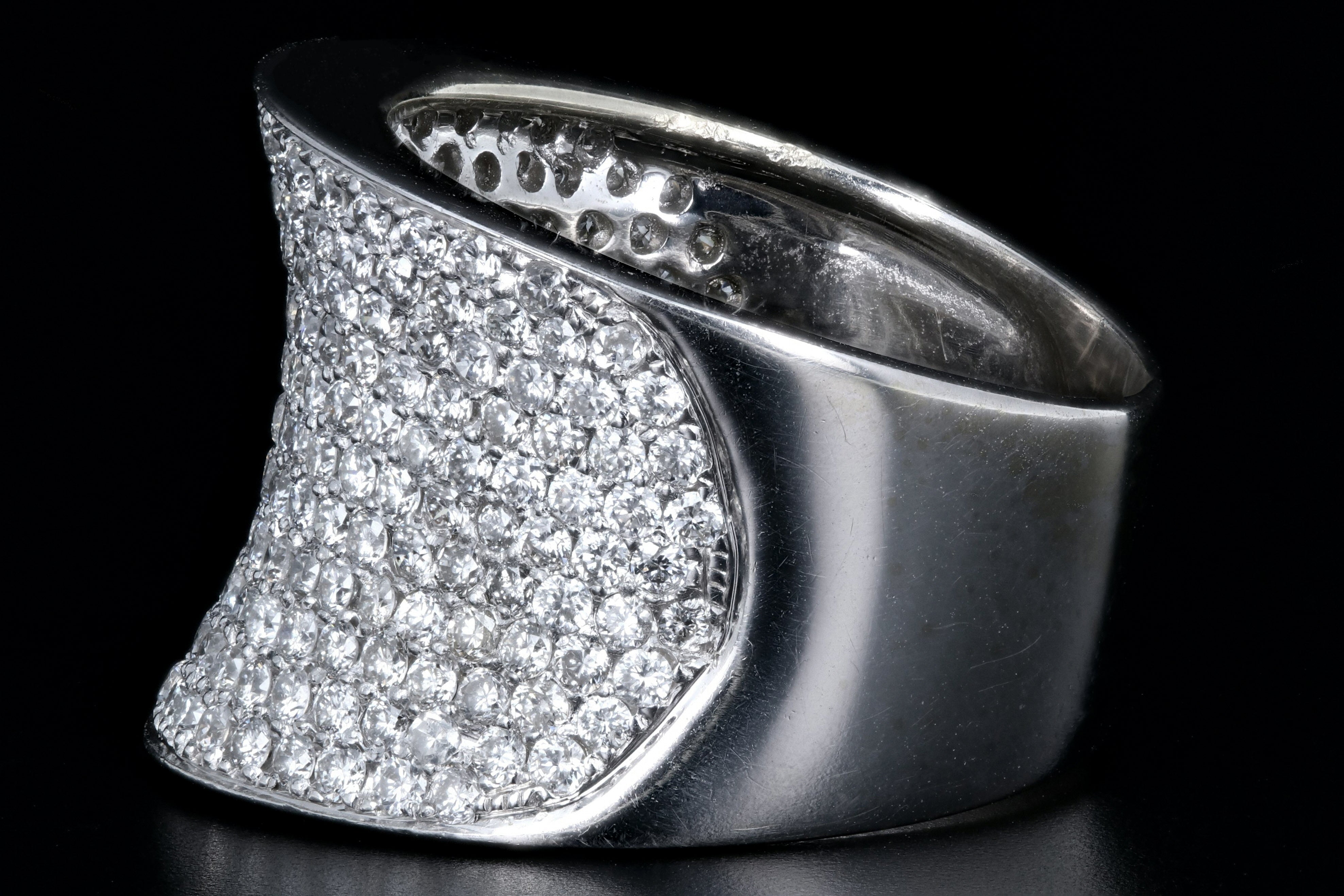 Modern 18K White Gold 2CTW Diamond Band - Queen May