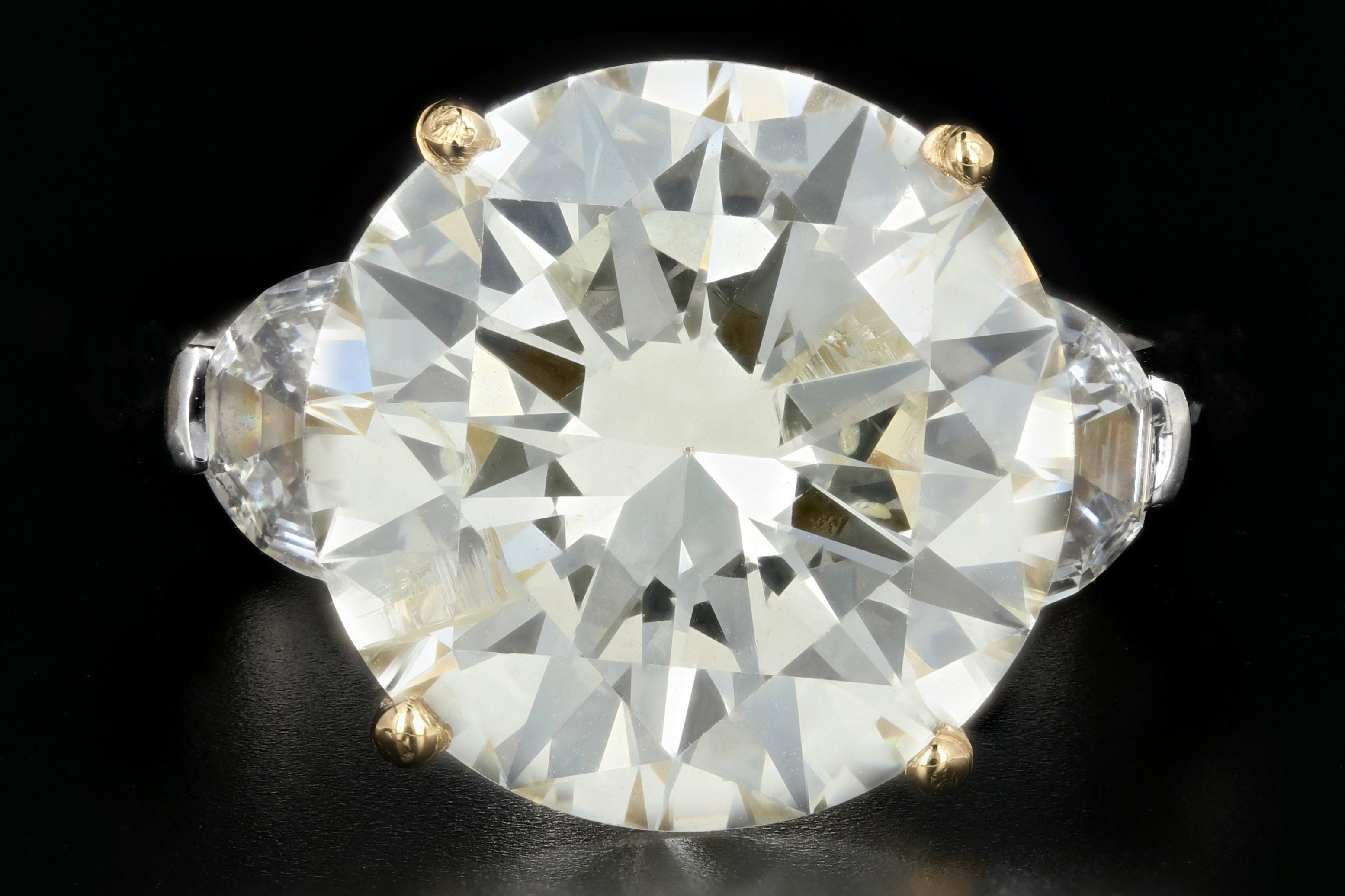 Modern 18K Gold 8.40 Carat Round Cut Diamond With Two Half Moon Cut Diamonds Engagement Ring - Queen May