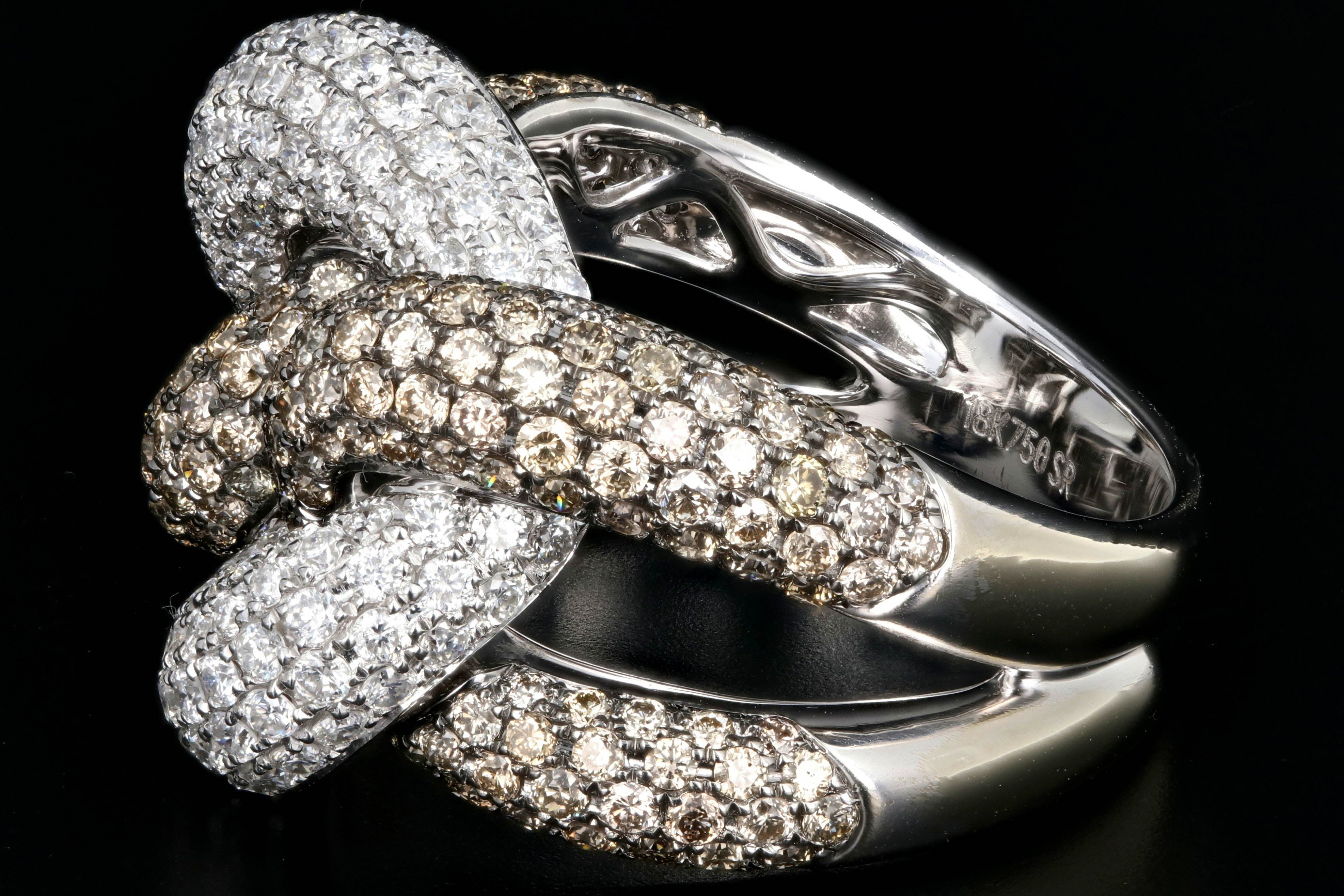 Modern 18K 3.02 Carat White and Champagne Diamond Ring - Queen May