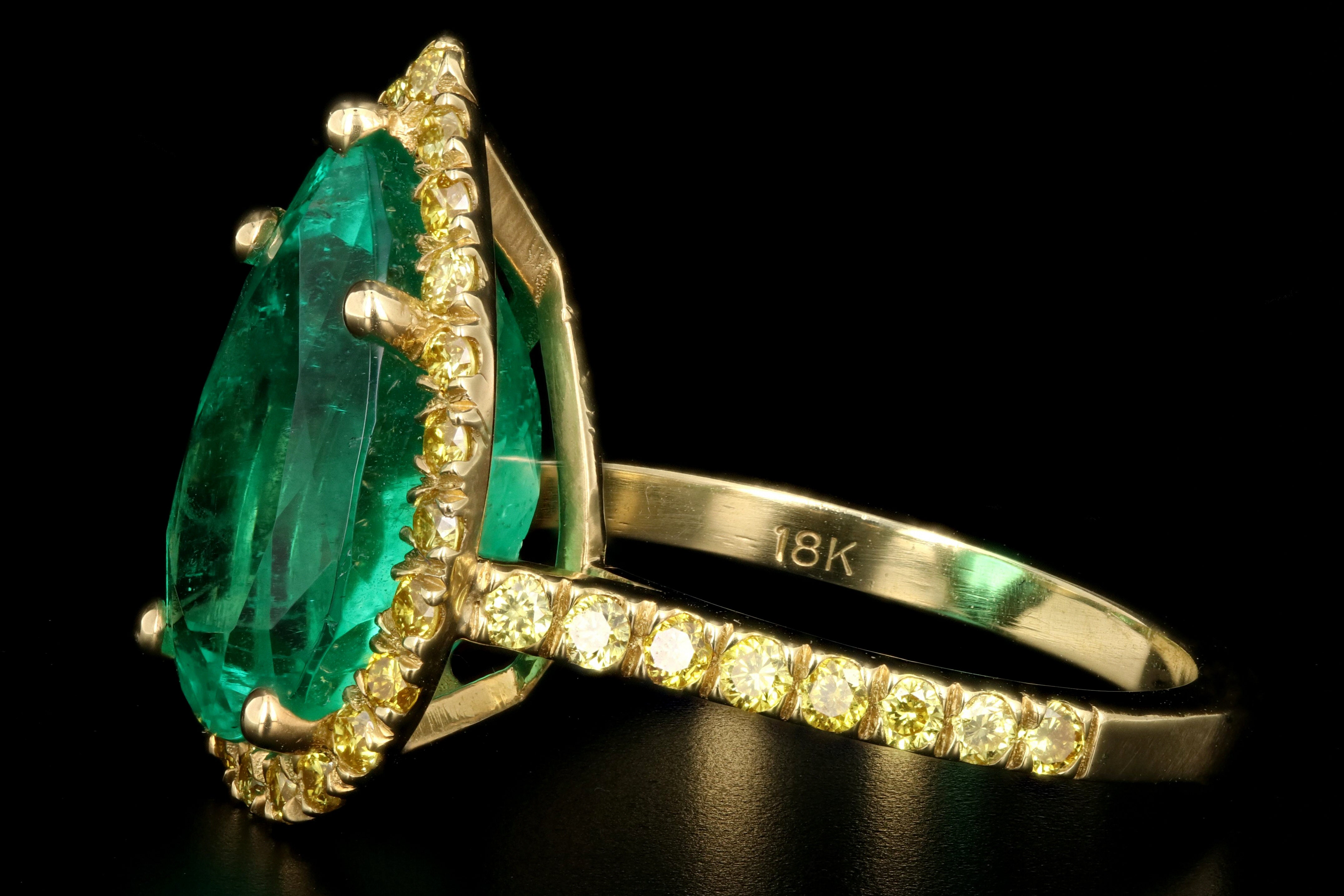 New 18k Yellow Gold 5.92 Carat Colombian Emerald and Vivid Yellow Diamond Ring - Queen May