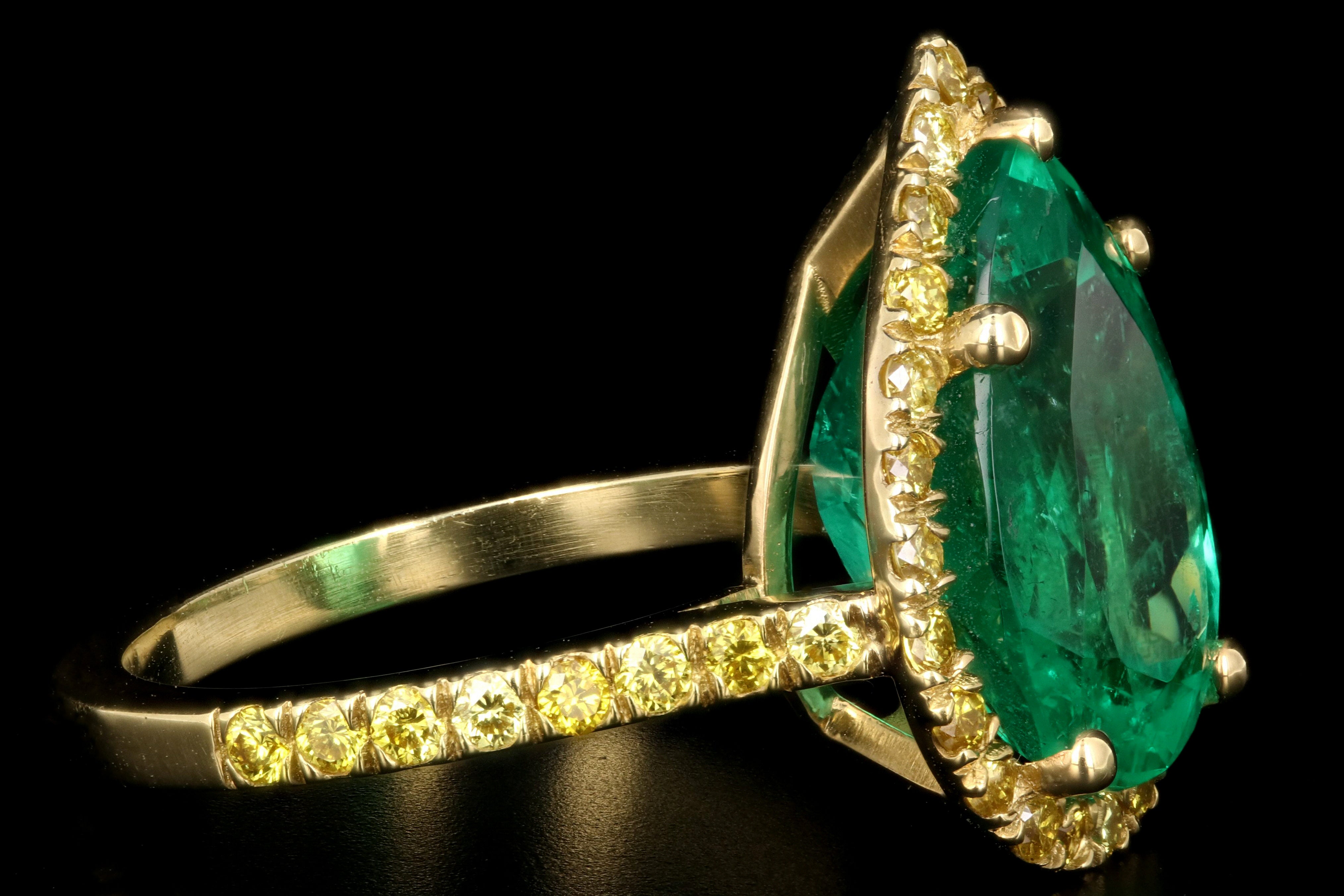 New 18k Yellow Gold 5.92 Carat Colombian Emerald and Vivid Yellow Diamond Ring - Queen May