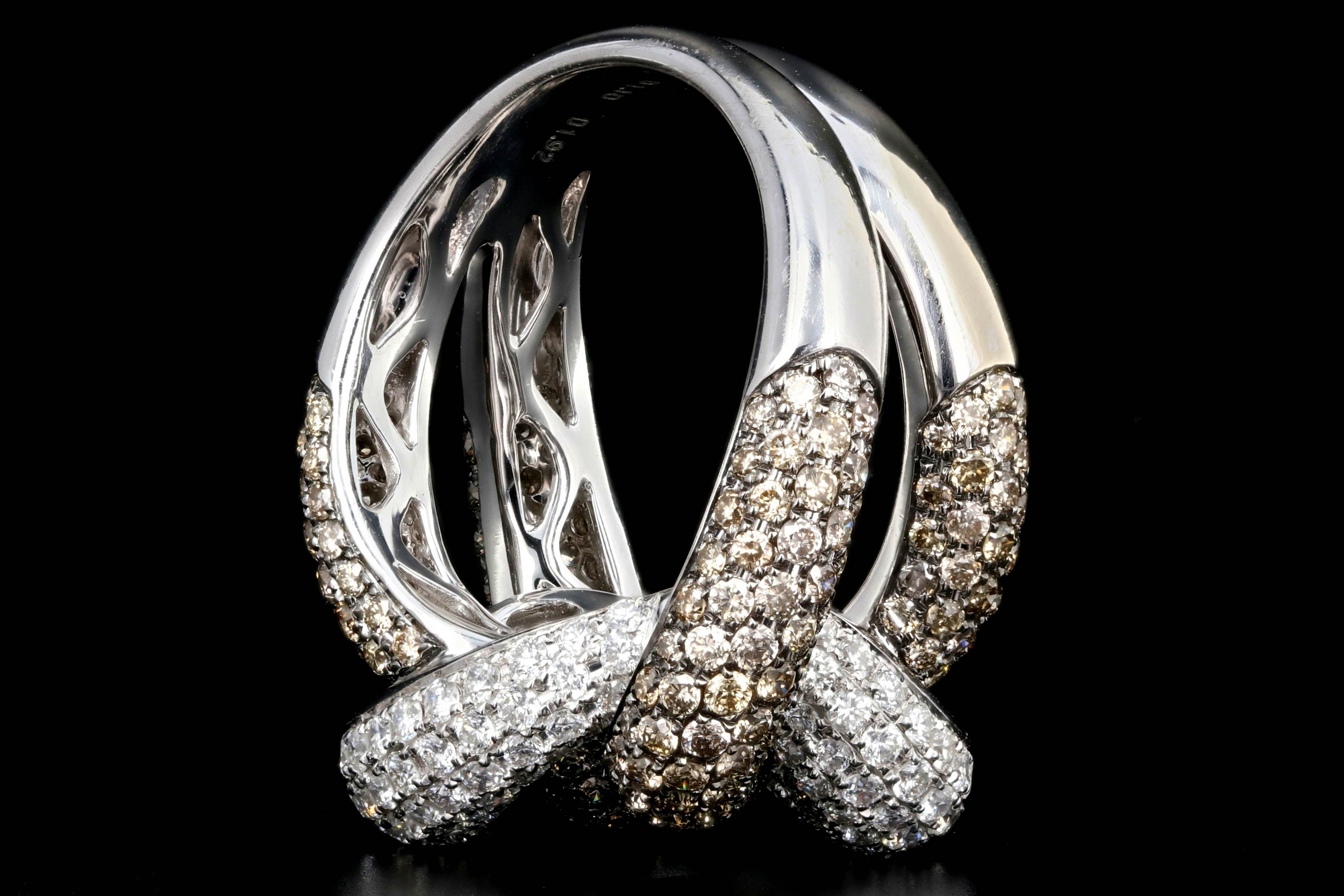 Modern 18K 3.02 Carat White and Champagne Diamond Ring - Queen May