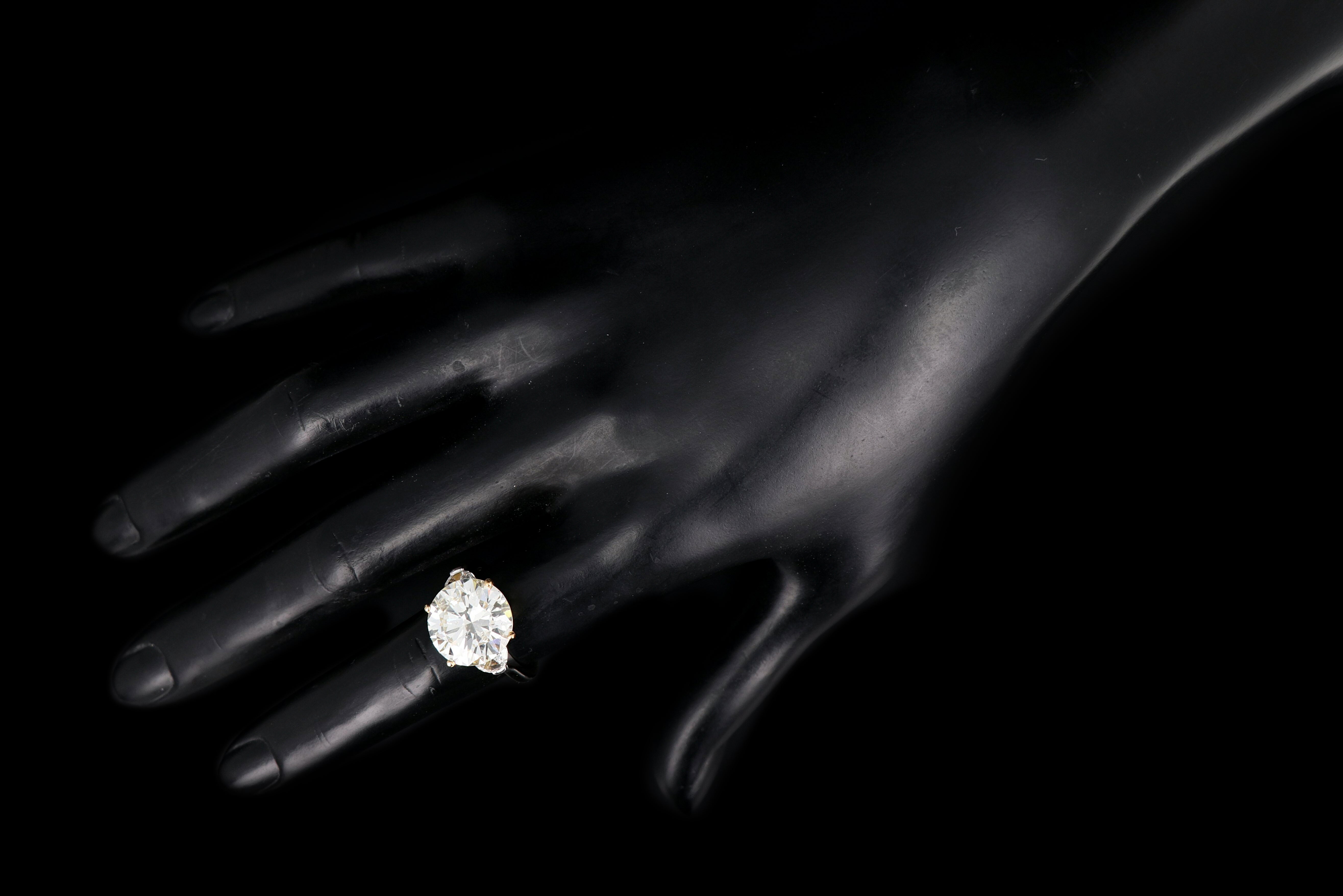 Modern 18K Gold 8.40 Carat Round Cut Diamond With Two Half Moon Cut Diamonds Engagement Ring - Queen May