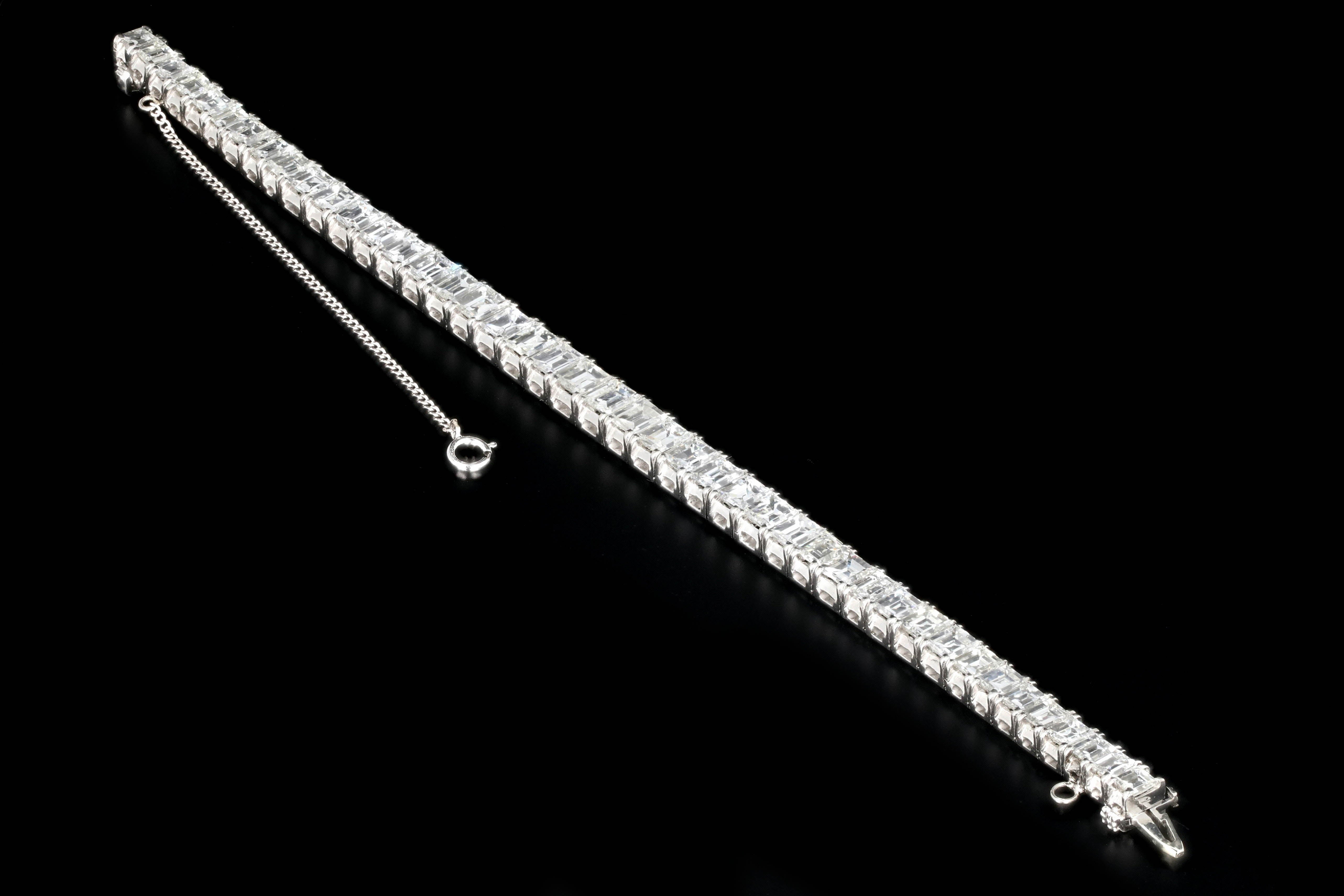 Platinum 20 Carat Carré Cut Diamond Bracelet - Queen May